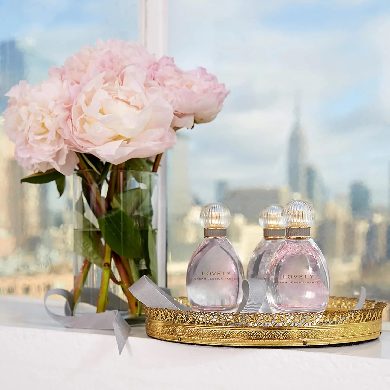 عطر ادکلن زنانه Lovely By SJP - رایحه ای جذاب و کلاسیک، فوق العاده مجلل - رایحه کهربای سفید ابریشمی با نت های پودری و صمیمی - مرکبات، اسطوخودوس و مشک - 30 میلی لیتر عطر ادکلن زنانه Lovely By SJP - رایحه ای جذاب و کلاسیک، فوق العاده مجلل - رایحه کهربای سفید ابریشمی با نت های پودری و صمیمی - مرکبات، اسطوخودوس و مشک - 30 میلی لیتر