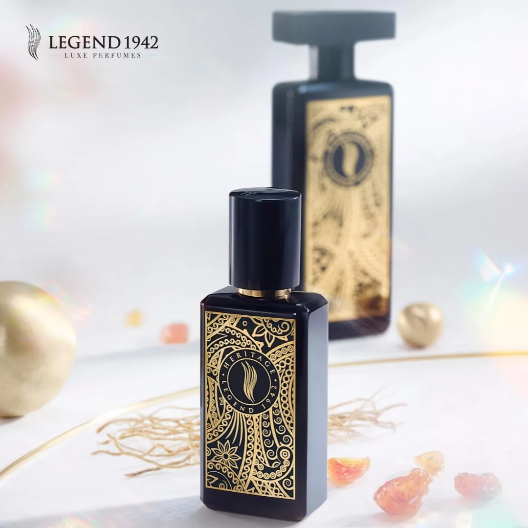عطر لجند 1942 لاکچری از آمیتاب باچان | عطر مایع ماندگار هریتیج بلک برای مردان و زنان | ادکلن - رایحه چوبی | هدیه برای زن و شوهر | ملزومات روزمره | 30 میلی لیتر