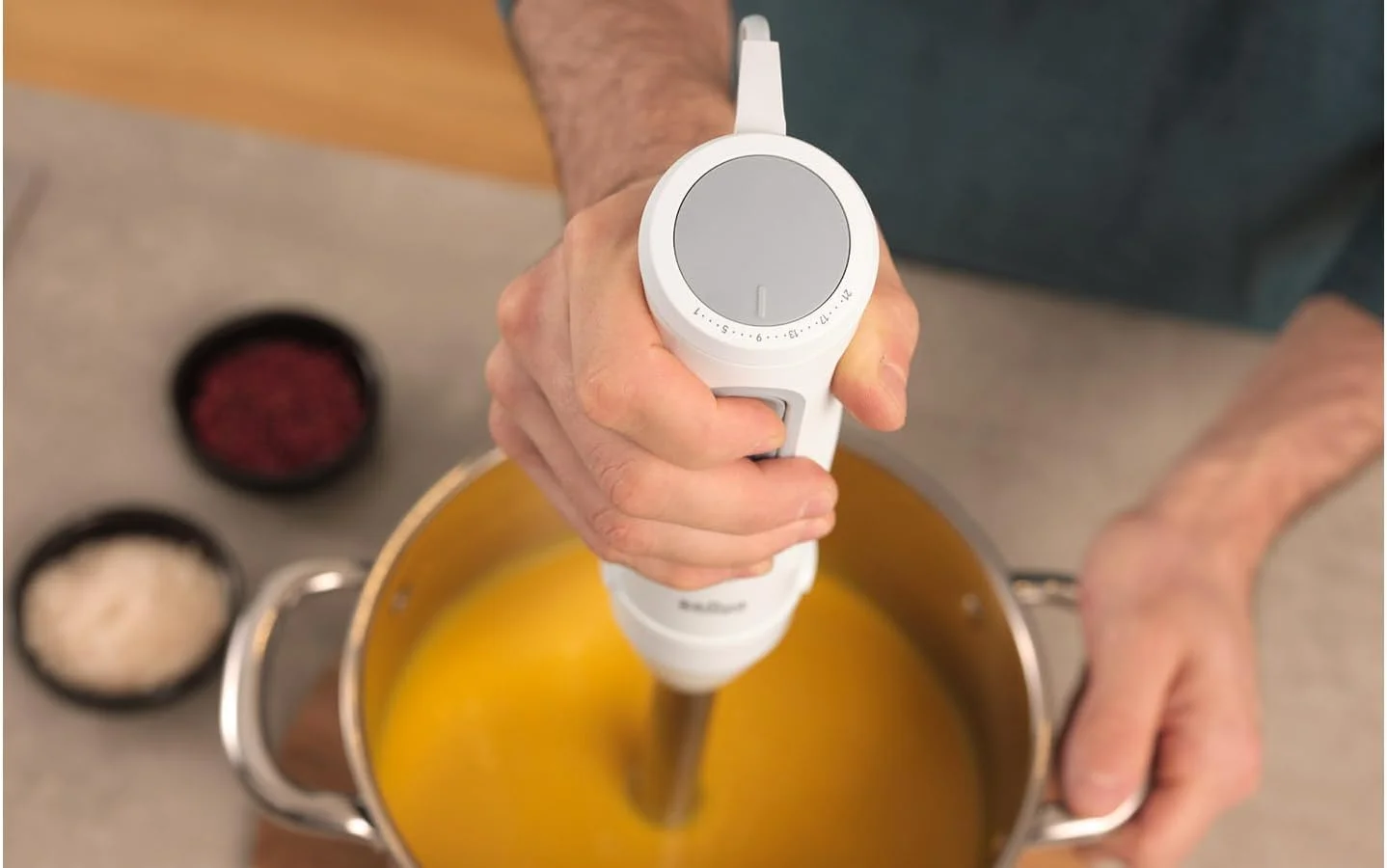 مخلوط کن دستی 1000 وات براون MultiQuick 5 با پیمانه، خردکن 500 میلی لیتری، همزن، PowerBell VPlus، 21 سرعت، SplashControl برای خرد کردن، آسیاب ماسالا، چاتنی، پوره، اسموتی، سوپ، شیک MQ50236M مخلوط کن دستی 1000 وات براون MultiQuick 5 با پیمانه، خردکن 500 میلی لیتری، همزن، PowerBell VPlus، 21 سرعت، SplashControl برای خرد کردن، آسیاب ماسالا، چاتنی، پوره، اسموتی، سوپ، شیک MQ50236M
