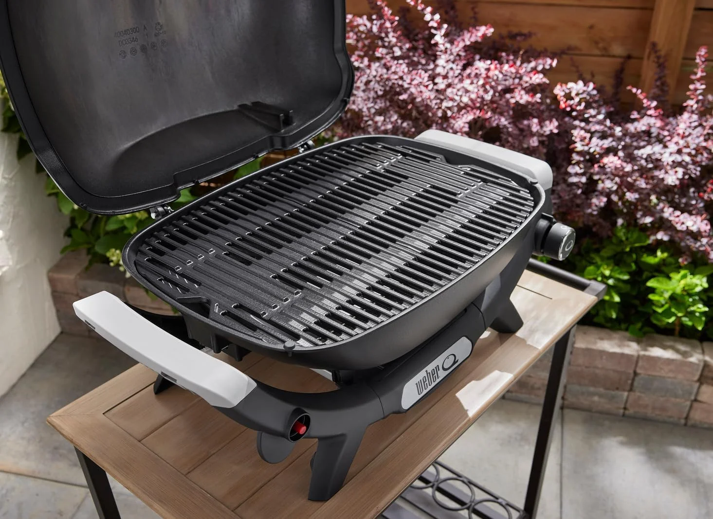 باربیکیو گازی Weber Q2100N، با مساحت گریل 53 در 38 سانتی متر، باربیکیو قابل حمل، 1 مشعل، درب بلند، گریل چدنی روکش شده با مینای چینی دو تکه - مشکی (1501088) باربیکیو گازی Weber Q2100N، با مساحت گریل 53 در 38 سانتی متر، باربیکیو قابل حمل، 1 مشعل، درب بلند، گریل چدنی روکش شده با مینای چینی دو تکه - مشکی (1501088)