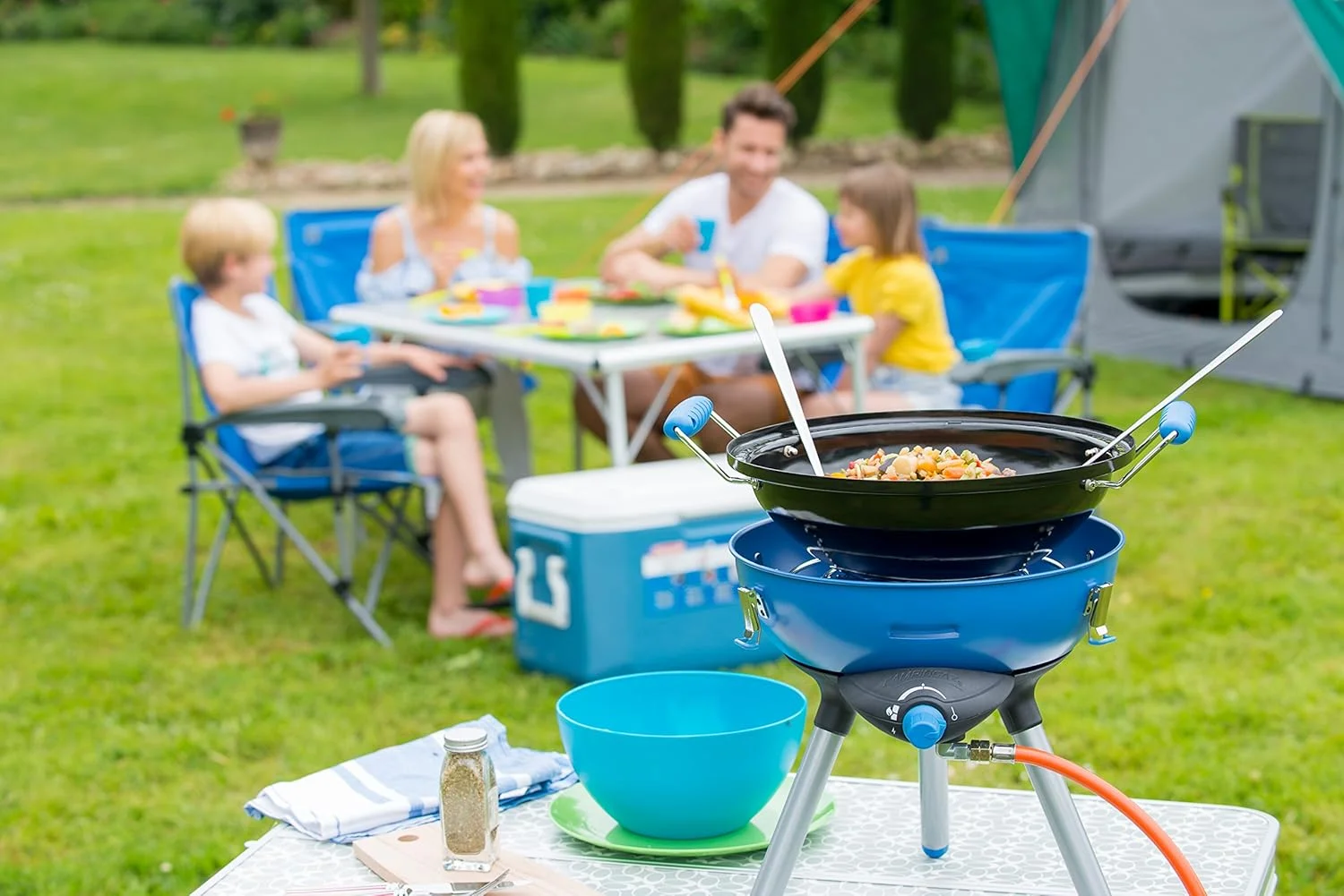 باربیکیو کمپینگ گاز Party Grill 400 با توان 2000 وات، همه کاره، سایز 36 سانتی متر در 42 سانتی متر، آبی/مشکی/نقره ای باربیکیو کمپینگ گاز Party Grill 400 با توان 2000 وات، همه کاره، سایز 36 سانتی متر در 42 سانتی متر، آبی/مشکی/نقره ای