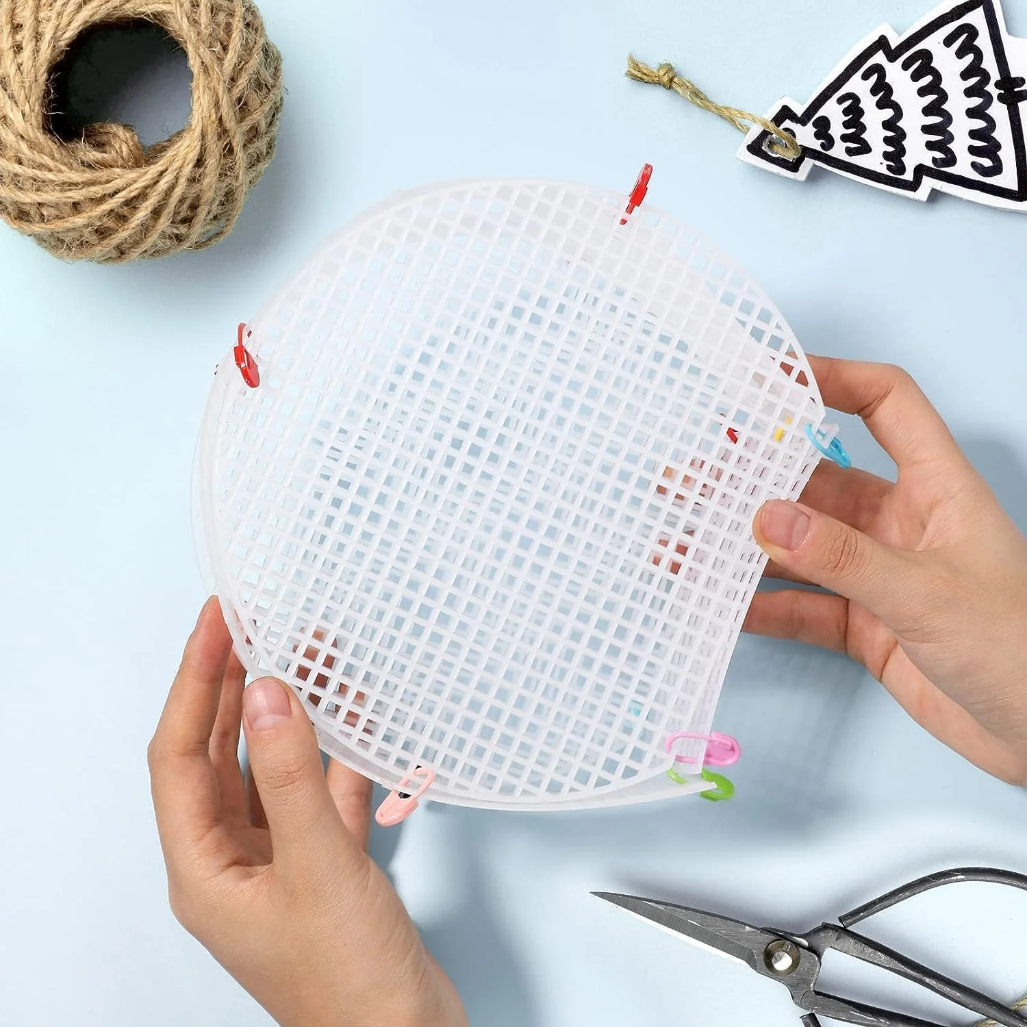 آزونه 5 ست ورقه‌های بوم مشبک پلاستیکی برای گلدوزی، بافتنی، کیف دستی DIY، لوازم جانبی شانه‌ای، لوازم ساخت کیف پول، پروژه‌های قلاب بافی صنایع دستی نخ با 20 عدد سنجاق سینه