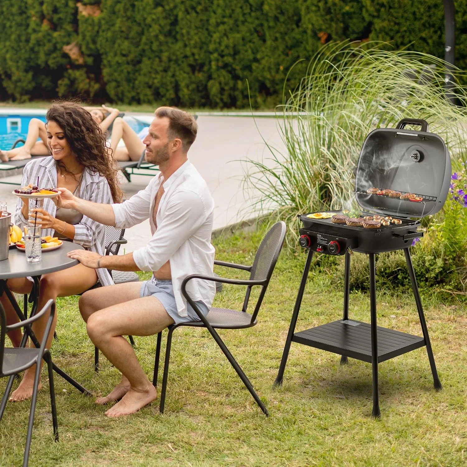 باربیکیو گازی قابل حمل 2 شعله رویال گورمت مدل GT2003 با پایه و قفسه گرم کننده، ترکیبی از گریل و تابه 2 در 1 با خروجی 17000 BTU برای کمپینگ، گردش، حیاط خلوت، خاکستری