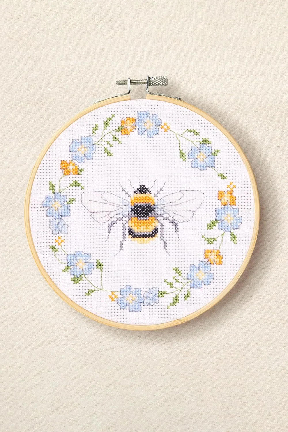 کیت گلدوزی DMC طرح زنبور ملکه اثر جو آستون - سطح متوسط