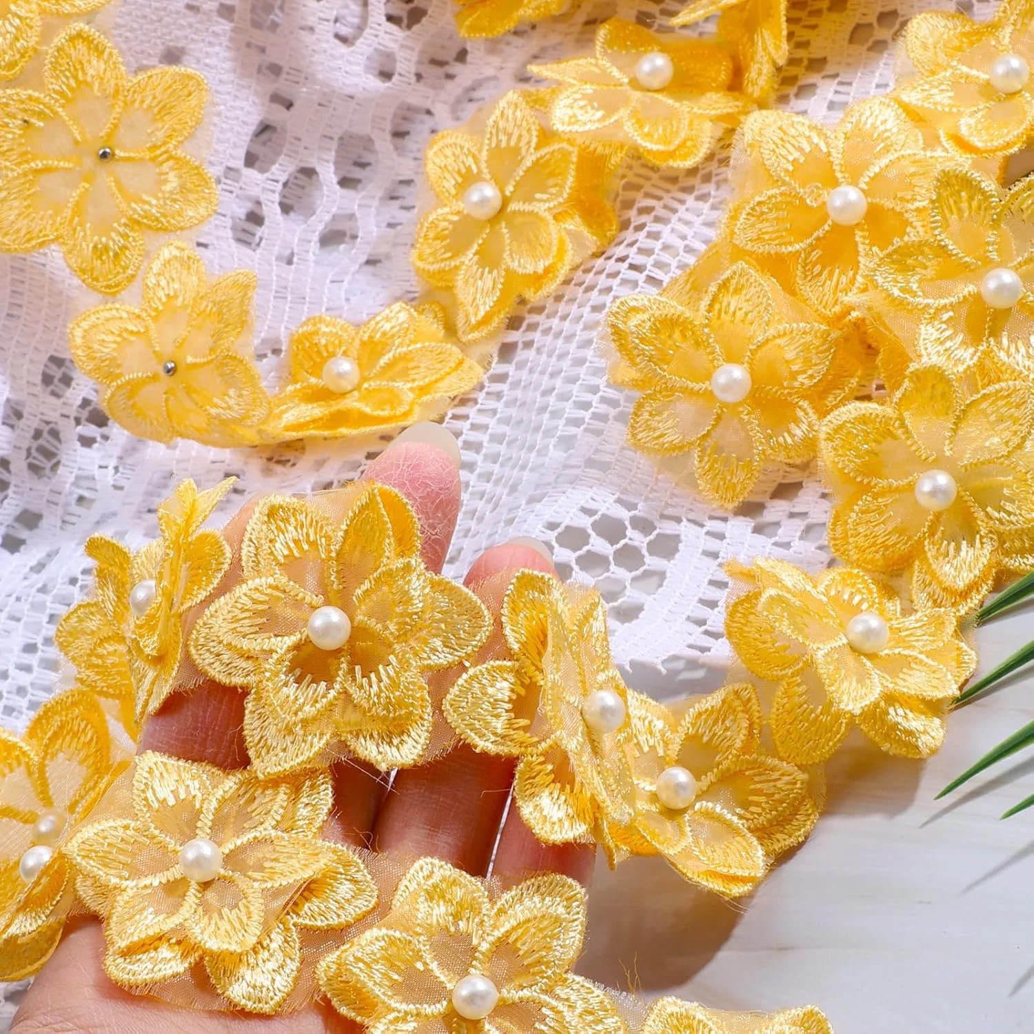 نوار توری گل سه بعدی پلی استر 2 یاردی، نوار توری گل زرد، اپلیکه گلدوزی شده برای دوخت لباس عروسی، تزئین لباس DIY، لوازم صنایع دستی، دکوراسیون نوار توری گل سه بعدی پلی استر 2 یاردی، نوار توری گل زرد، اپلیکه گلدوزی شده برای دوخت لباس عروسی، تزئین لباس DIY، لوازم صنایع دستی، دکوراسیون