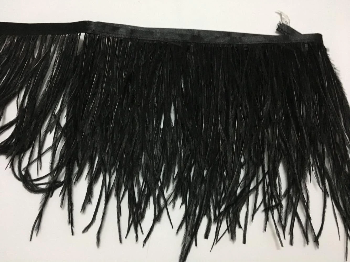 ملادی 2 یارد نوار تزئینی پر شترمرغ با روبان ساتن، مناسب برای دوخت لباس، کاردستی، تزئینات و لباس‌های فانتزی (مشکی)