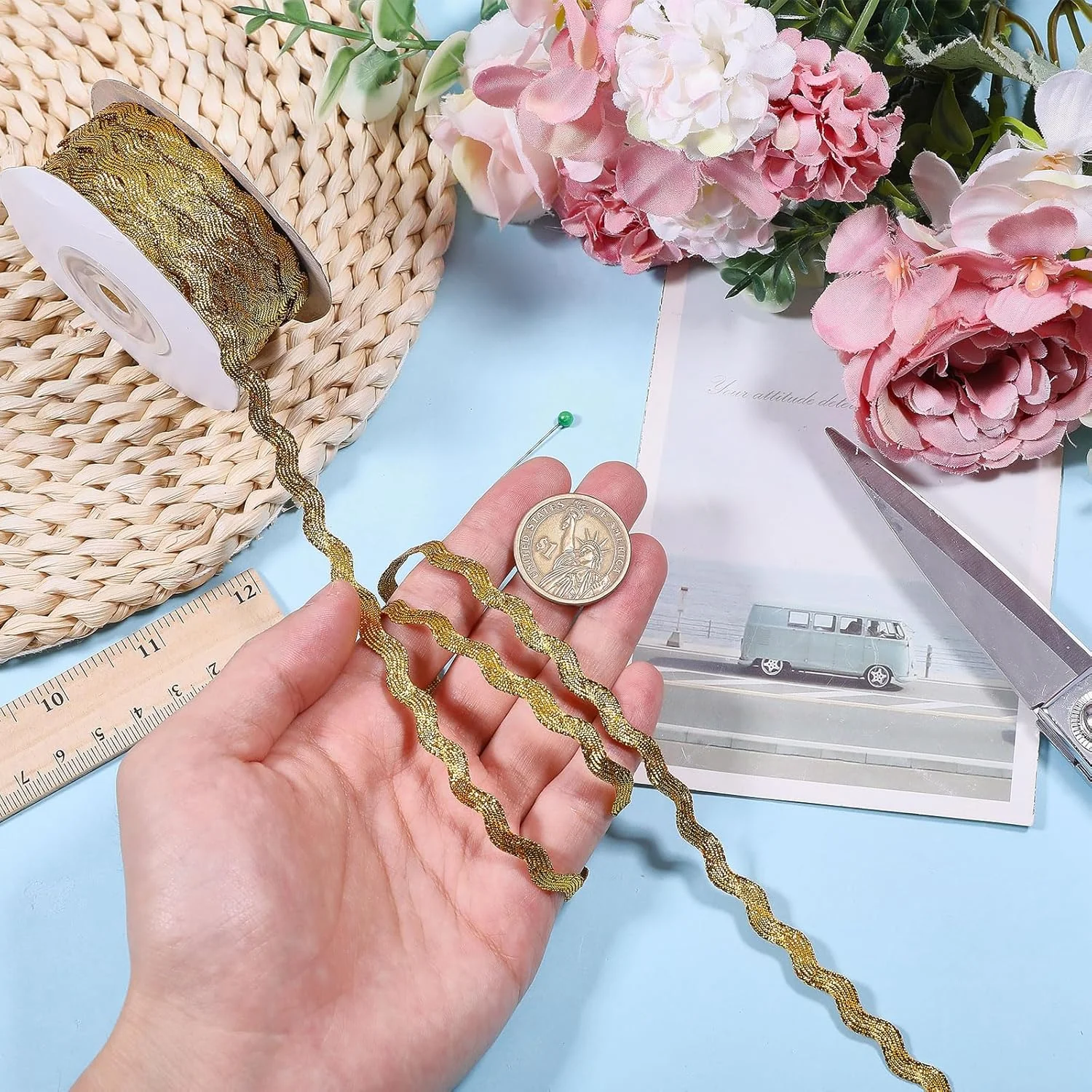 نوار تزئینی حاشیه دار موجی طلایی گلوبلند 54 یاردی برای خیاطی لباس، نوار توری طلایی، نوار روبان بافته شده منحنی کریسمس برای تزئین هدیه، مهمانی خانگی، لباس عروسی