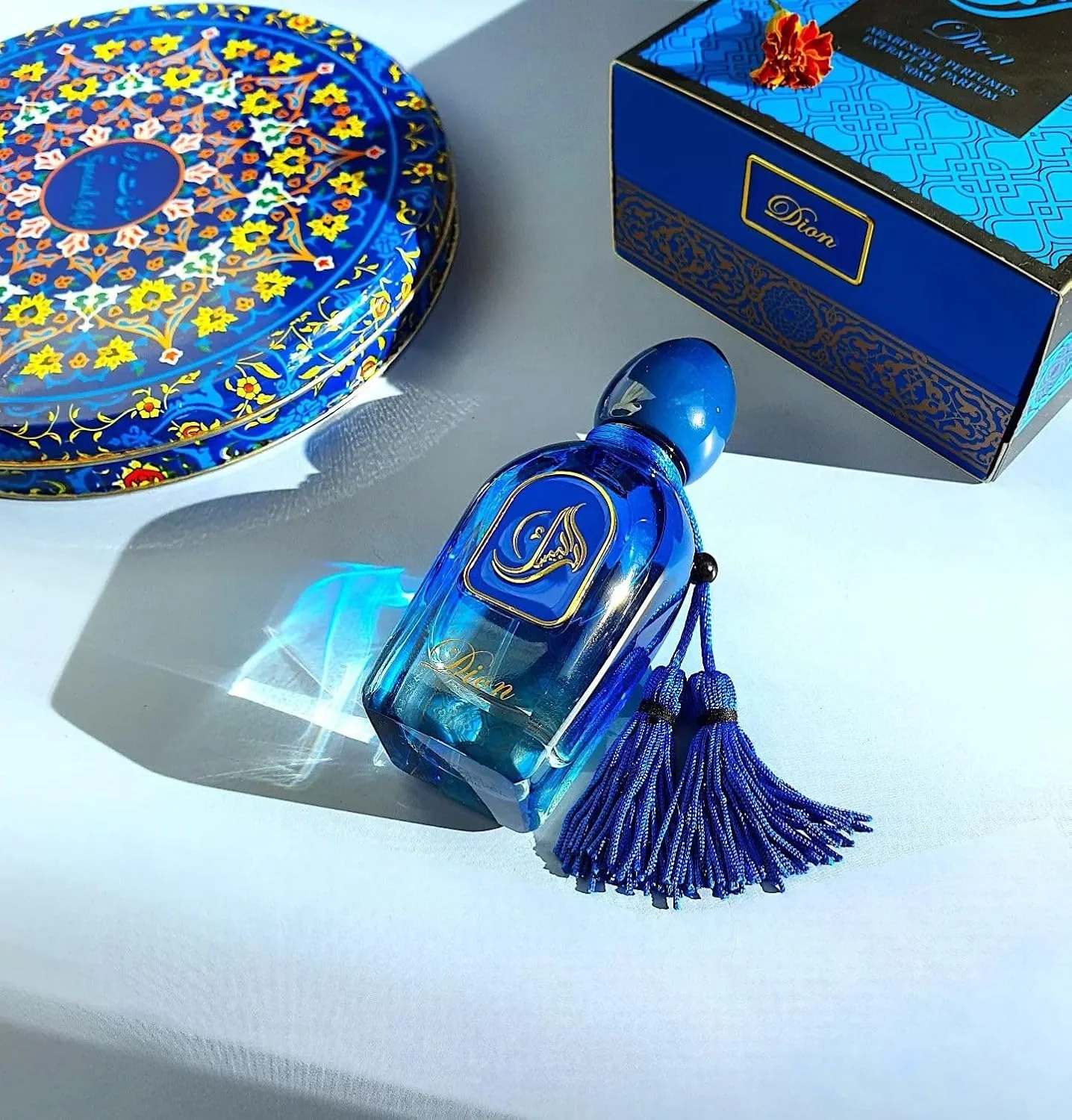 عطر زنانه آرابسک پرفیومز دیون اکستریت د پرفیوم 50 میل، رایحه گلی، اثر دومینیک موئلهاوزن، آکورد اصلی مشک، پودری، زنبق