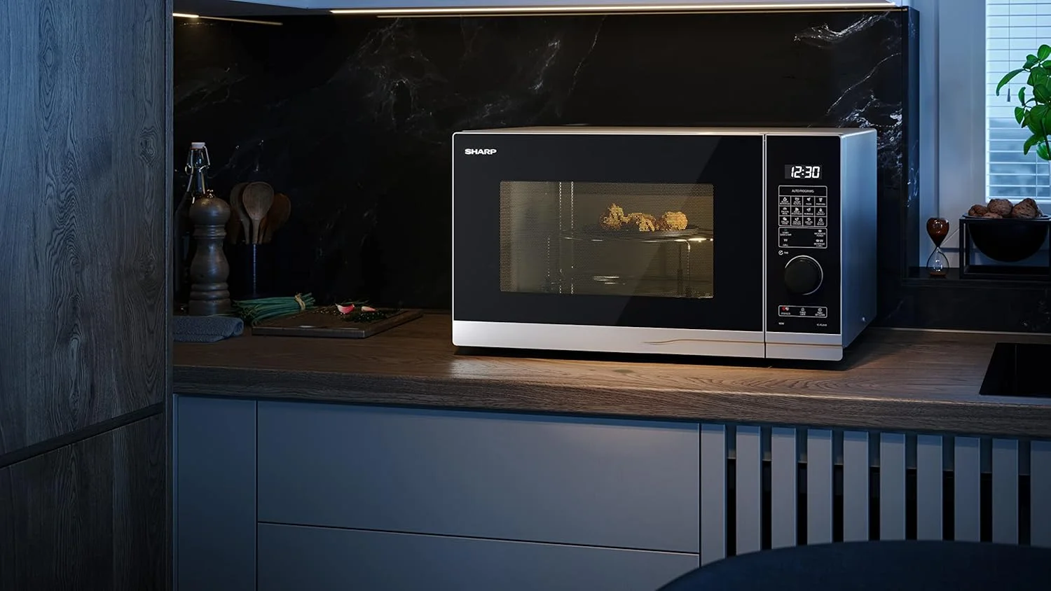 مایکروویو 25 لیتری شارپ مدل YC-PG254AU-S نقره ای/مشکی با توان 900 وات، دارای گریل 1000 وات، 10 سطح قدرت، 12 برنامه پخت اتوماتیک، کنترل نیمه دیجیتال چرخشی، چراغ LED داخلی، جمع و جور و با قابلیت تمیز کردن آسان مایکروویو 25 لیتری شارپ مدل YC-PG254AU-S نقره ای/مشکی با توان 900 وات، دارای گریل 1000 وات، 10 سطح قدرت، 12 برنامه پخت اتوماتیک، کنترل نیمه دیجیتال چرخشی، چراغ LED داخلی، جمع و جور و با قابلیت تمیز کردن آسان