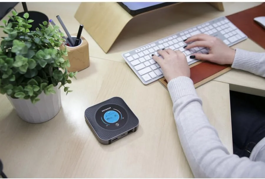 مودم همراه 4G LTE وای فای NETGEAR Nighthawk M1 (MR1100-100NAS) – سرعت تا 1 گیگابیت بر ثانیه، بهترین عملکرد با AT&T و T-Mobile، اتصال تا 20 دستگاه، شبکه بی سیم امن در هر مکان مودم همراه 4G LTE وای فای NETGEAR Nighthawk M1 (MR1100-100NAS) – سرعت تا 1 گیگابیت بر ثانیه، بهترین عملکرد با AT&T و T-Mobile، اتصال تا 20 دستگاه، شبکه بی سیم امن در هر مکان