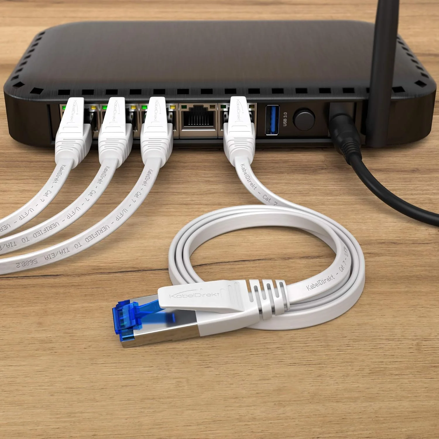 کابل اترنت Cat 7 تخت با طراحی ضد شکستگی، کابل اینترنت/LAN - 10 متری (حداکثر سرعت فیبر نوری 10 گیگابیت بر ثانیه، بسیار انعطاف پذیر و مناسب برای نصب دائمی، RJ45، سفید) - توسط CableDirect