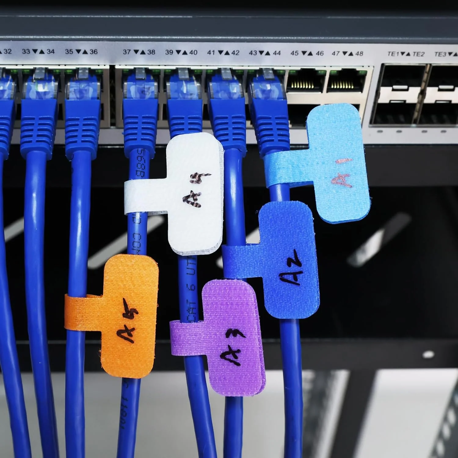 برچسب کابل QSFPTEK بسته 40 عددی، بست کمربندی کابل، برچسب نوشتاری کابل، بست کابل با قلاب و حلقه، قابل استفاده مجدد برای سازماندهی سیم های خانه، دفتر، مراکز داده، مدیریت و شناسایی، 8 رنگ