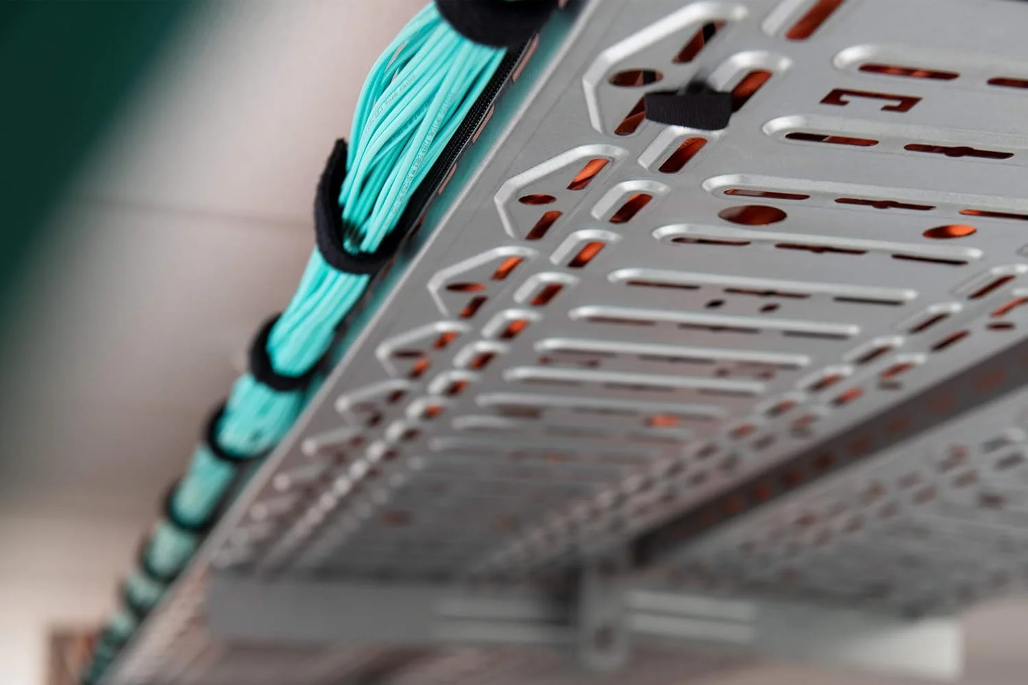 سیستم مدیریت کابل نوار چسبی قارچی DIGITUS - رول 2.5 متری خود چسب (4 کیلوگرم بر سانتی متر مربع) - نوار چسبی 5 متری
