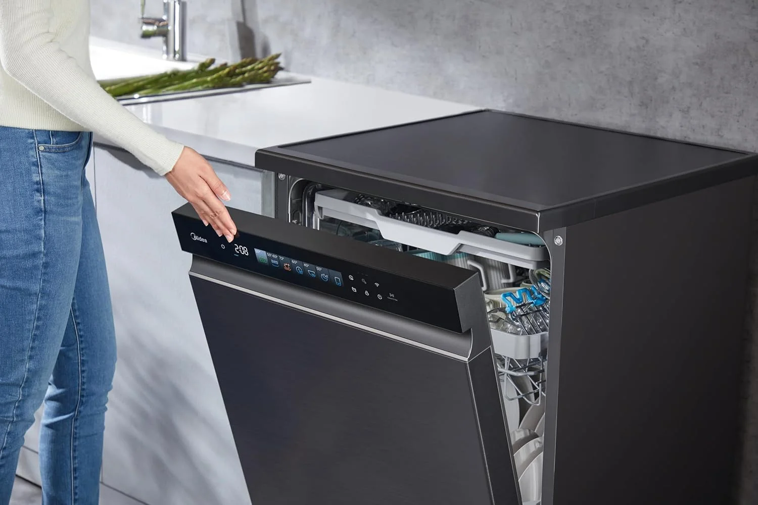 ماشین ظرفشویی ایستاده هوشمند میدیا با موتور BLDC، 15 نفره، 9 برنامه، وای فای، سرعت توربو، شستشوی قدرتمند و عملکرد باز شدن خودکار، بی صدا و با راندمان انرژی بالا، مشکی - WQP15-WU7633GUR(BS)-GCC