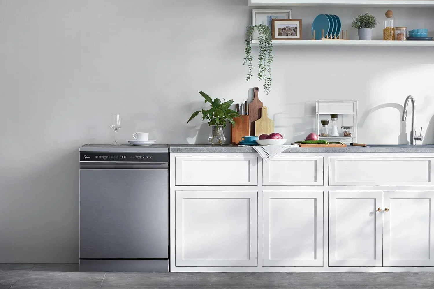 ماشین ظرفشویی ایستاده هوشمند میدیا با ظرفیت 15 نفره، 9 برنامه، وای فای، شروع تاخیری و عملکرد باز شدن خودکار، کم صدا و با راندمان انرژی بالا، شستشوی سریع و ابری، نقره ای - WQP15-W7633D(SS)-GCC