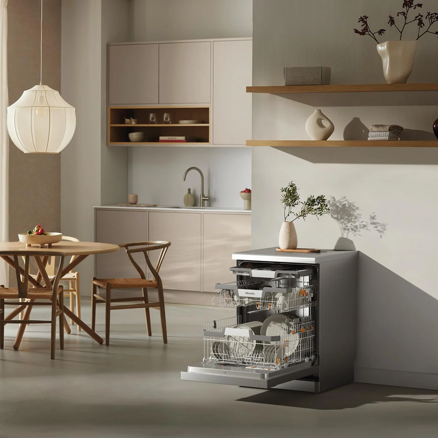 ماشین ظرفشویی ایستاده Miele G 7130 SC AutoDos با توزیع خودکار، خشک کن AutoOpen، ComfortClose و سینی 3D MultiFlex، نمای CleanSteel