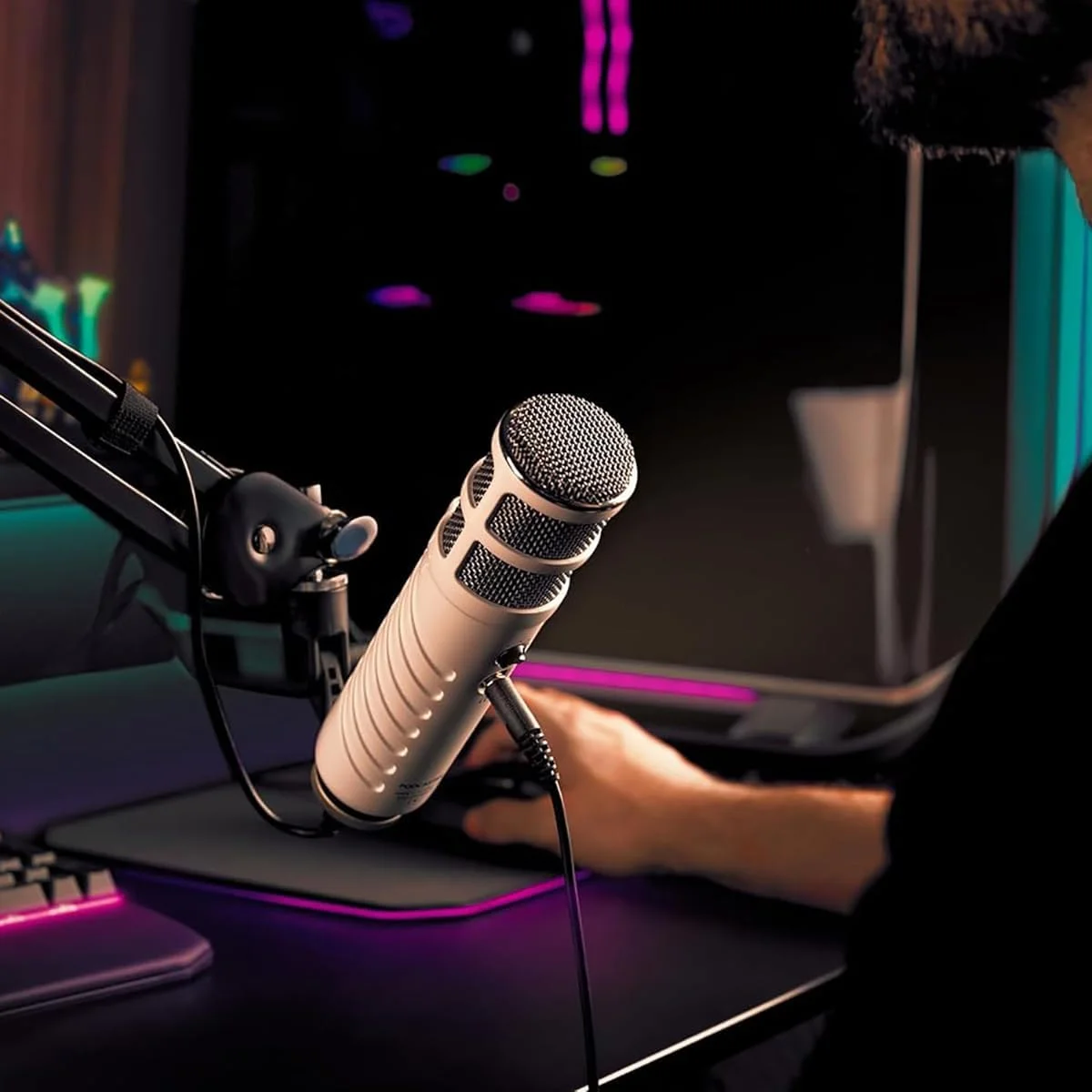میکروفون دینامیک دیافراگم بزرگ RØDE Podcaster با اتصال USB برای Mac و PC، سفید