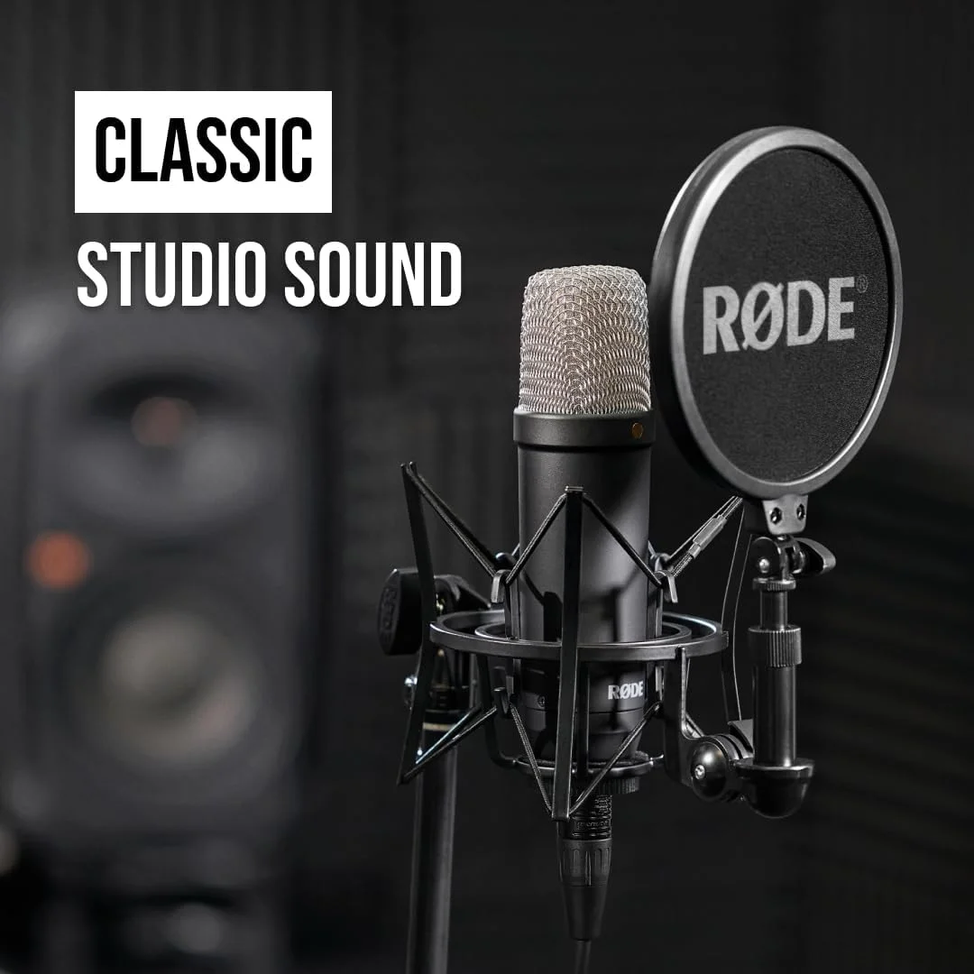 میکروفون کاندنسر دیافراگم بزرگ RØDE NT1 Signature Series به همراه لرزه‌گیر، پاپ فیلتر و کابل XLR برای تولید موسیقی، ضبط وکال، استریمینگ و پادکست (مشکی)