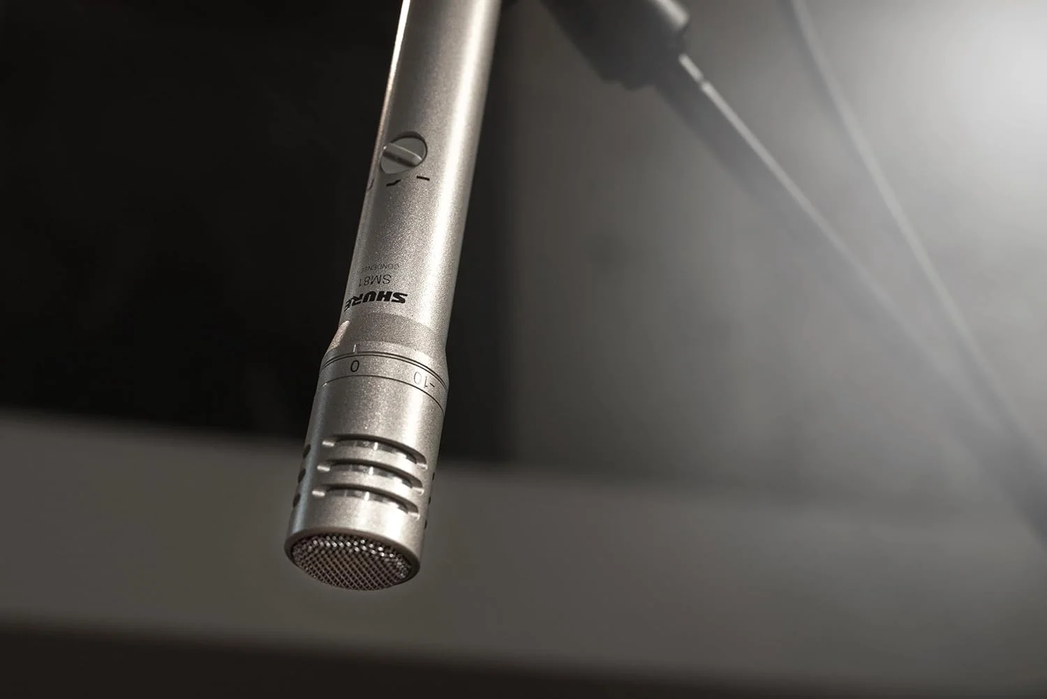 میکروفون ساز کندانسور Shure SM81، دینامیک، کاردیوئید، آماده استودیو، برای اجرای زنده و ضبط صدای حرفه ای، مشکی میکروفون ساز کندانسور Shure SM81، دینامیک، کاردیوئید، آماده استودیو، برای اجرای زنده و ضبط صدای حرفه ای، مشکی