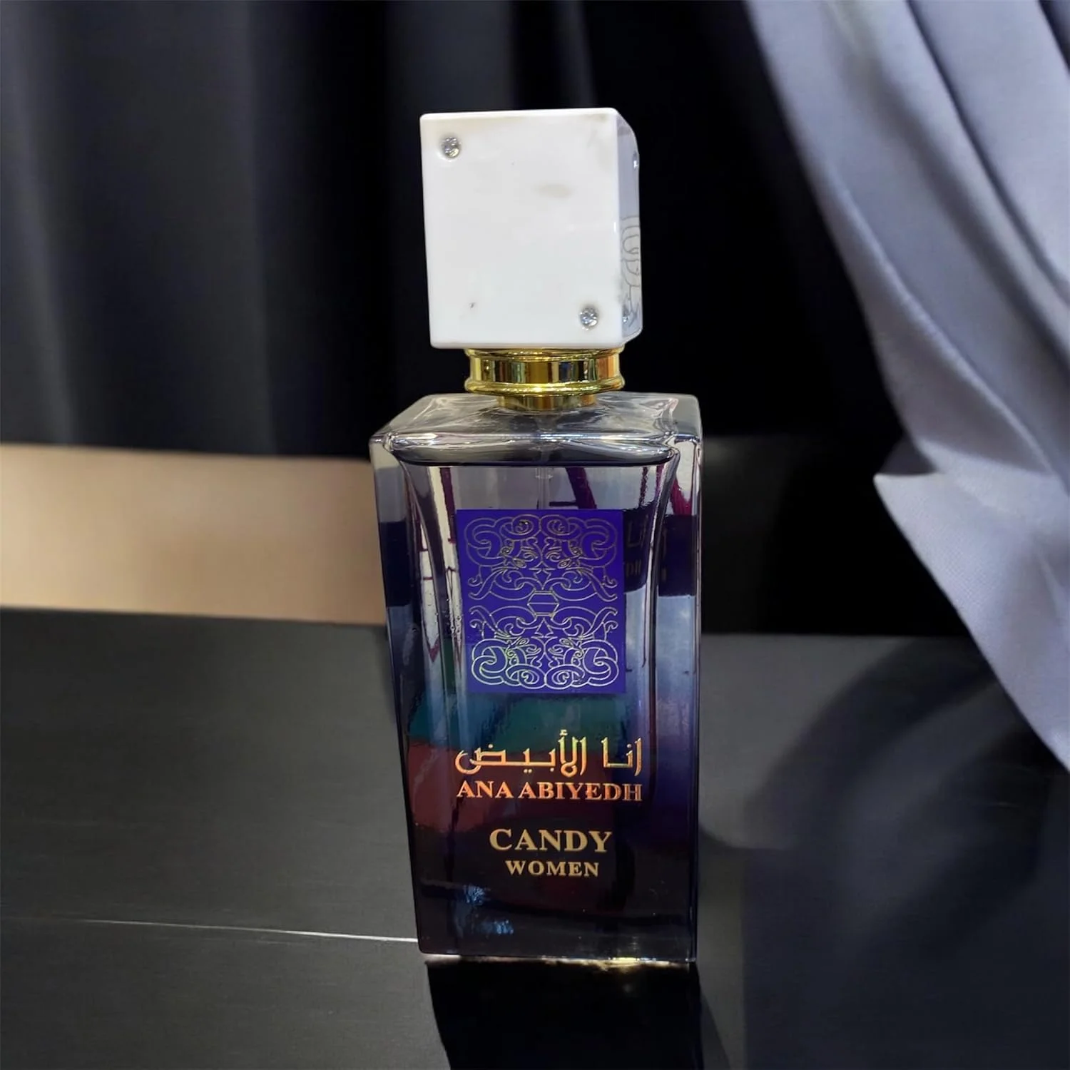 عطر زنانه آنا ابیض کندی، بطری شیشه ای بنفش با تزیینات طلایی 100 میلی لیتر