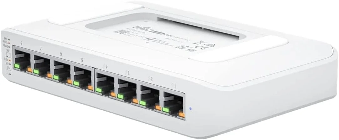 سوییچ مدیریتی لایه 2 گیگابیتی اترنت 8 پورت PoE یوبیکیوتی نتورکس UniFi Switch Lite 8 PoE (10/100/1000) با قابلیت Power over Ethernet (PoE) - سفید