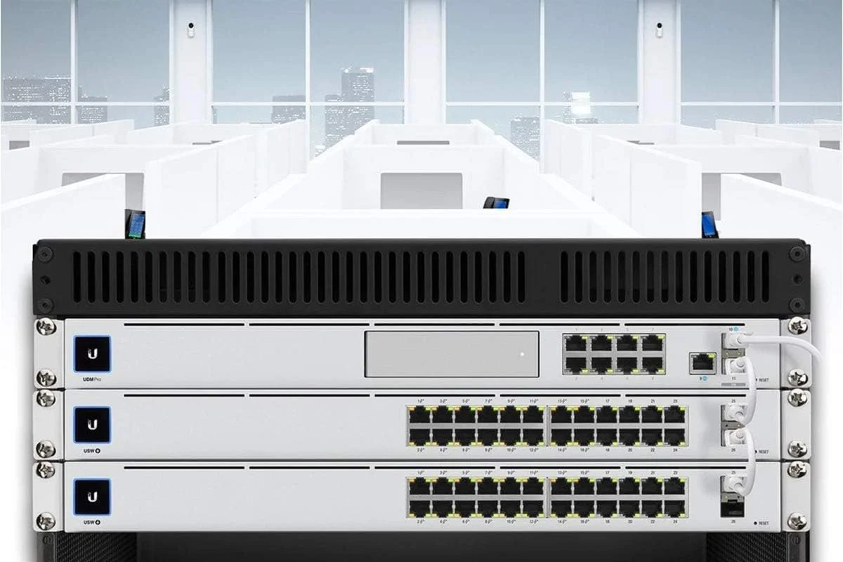 سوییچ 24 پورت PoE نسل 2 یوبیکیوتی نتورکس UniFi مدل USW-24-POE