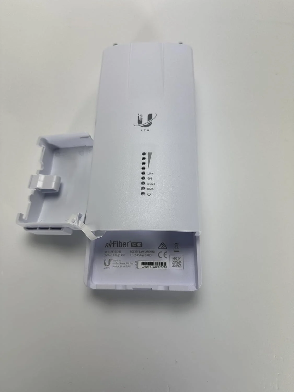 اکسس پوینت بی سیم یوبیکیوتی نتورکس AirFiber AF-5XHD (1000 مگابیت در ثانیه، 5.150-5.250/5.740-5.850 گیگاهرتز، QAM، 100 مگاهرتز، 200000 متر) سفید