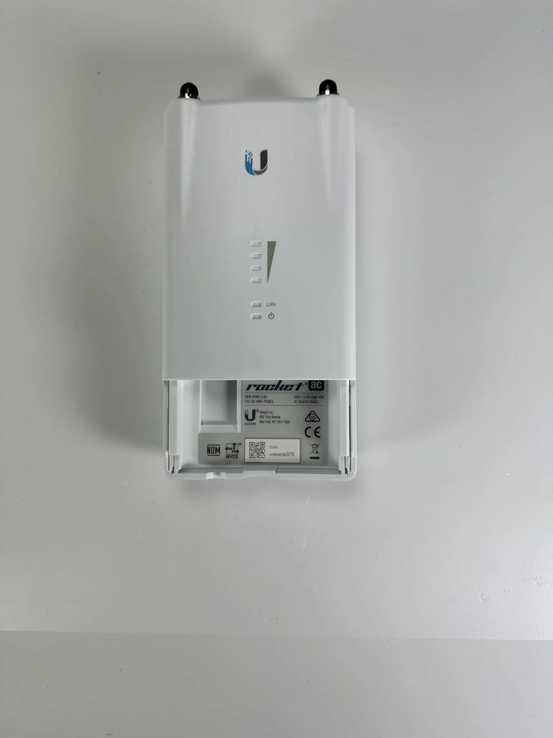 اکسس پوینت وایرلس یوبیکیوتی نتورکس Rocket 5ac Lite (5150-5875, -40-80 °C, 256-QAM, RP-SMA, سفید, 5-95%)