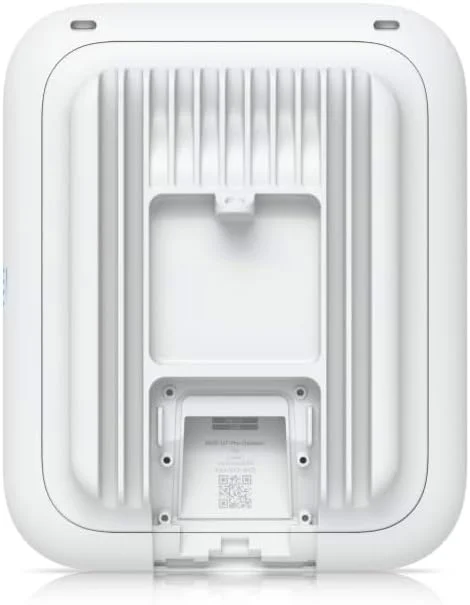 تقویت کننده بی سیم سه بانده یوبی کویتی U7 Pro IEEE 802.11n/ac/ax/be/v/r/k با سرعت 8.60 گیگابیت بر ثانیه - مناسب فضای باز