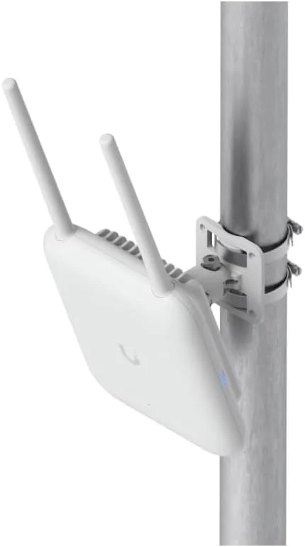 تقویت کننده بی سیم سه بانده یوبی کویتی U7 Pro IEEE 802.11n/ac/ax/be/v/r/k با سرعت 8.60 گیگابیت بر ثانیه - مناسب فضای باز