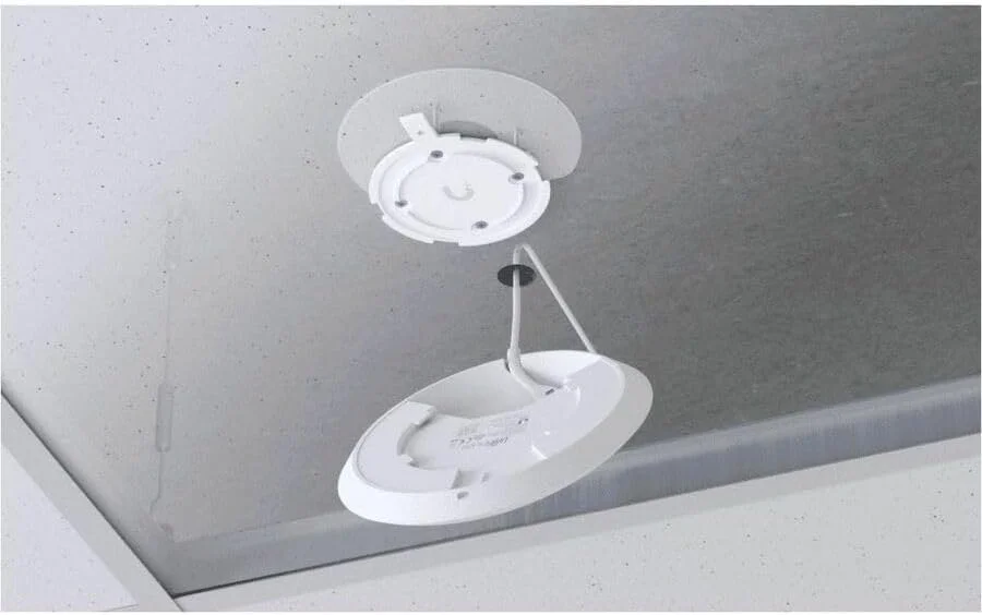 اکسس پوینت یوبیکیوتی نتورکس UniFi 6+ (آداپتور PoE شامل نمی شود)