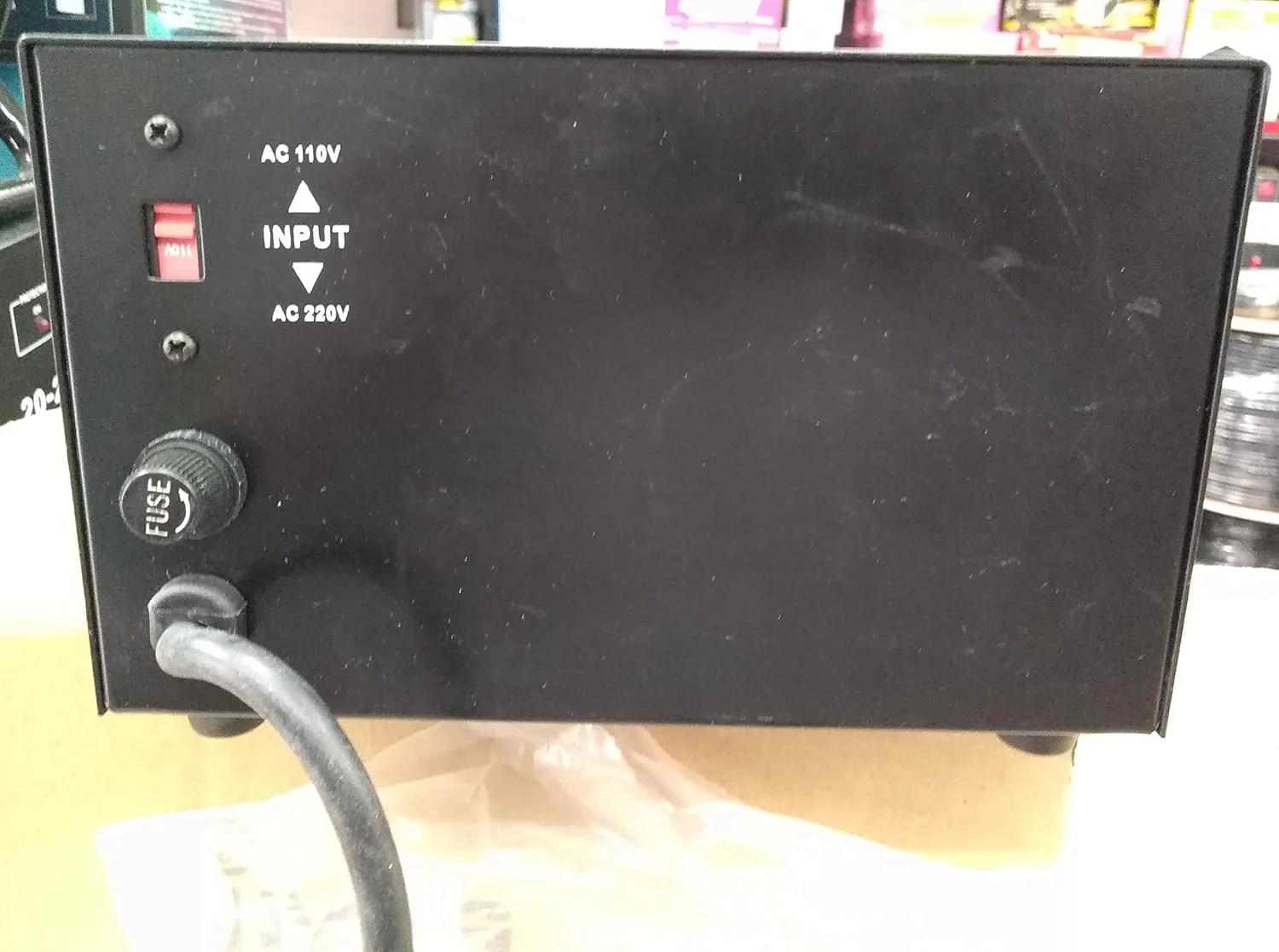 ترانسفورماتور ولتاژ افزاینده-کاهنده UNI-T مدل Voltron-113 - مبدل آمریکایی AC به AC (220V به 110V / 110V به 220V) - 1500W ترانسفورماتور ولتاژ افزاینده-کاهنده UNI-T مدل Voltron-113 - مبدل آمریکایی AC به AC (220V به 110V / 110V به 220V) - 1500W