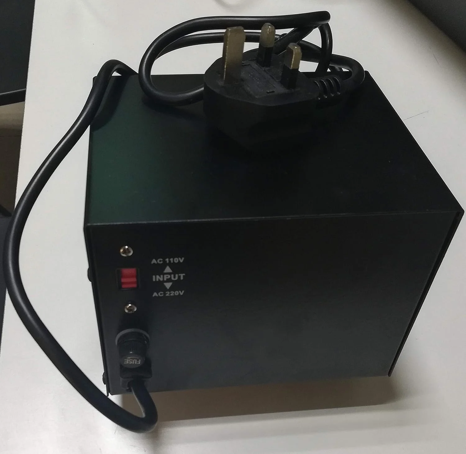 ترانسفورماتور افزاینده-کاهنده ولتاژ UNI-T مدل Voltron-111 - مبدل AC به AC (220 ولت به 110 ولت / 110 ولت به 220 ولت) - 500 وات ترانسفورماتور افزاینده-کاهنده ولتاژ UNI-T مدل Voltron-111 - مبدل AC به AC (220 ولت به 110 ولت / 110 ولت به 220 ولت) - 500 وات