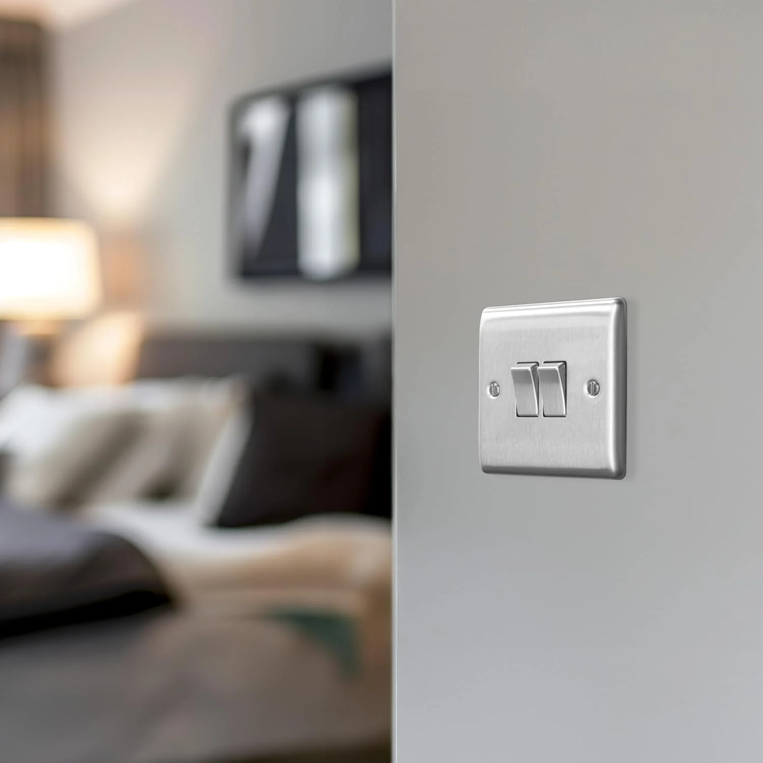 کلید روشنایی دوبل BG Electrical NBS42-01، استیل برس خورده، دو طرفه، 10AX کلید روشنایی دوبل BG Electrical NBS42-01، استیل برس خورده، دو طرفه، 10AX