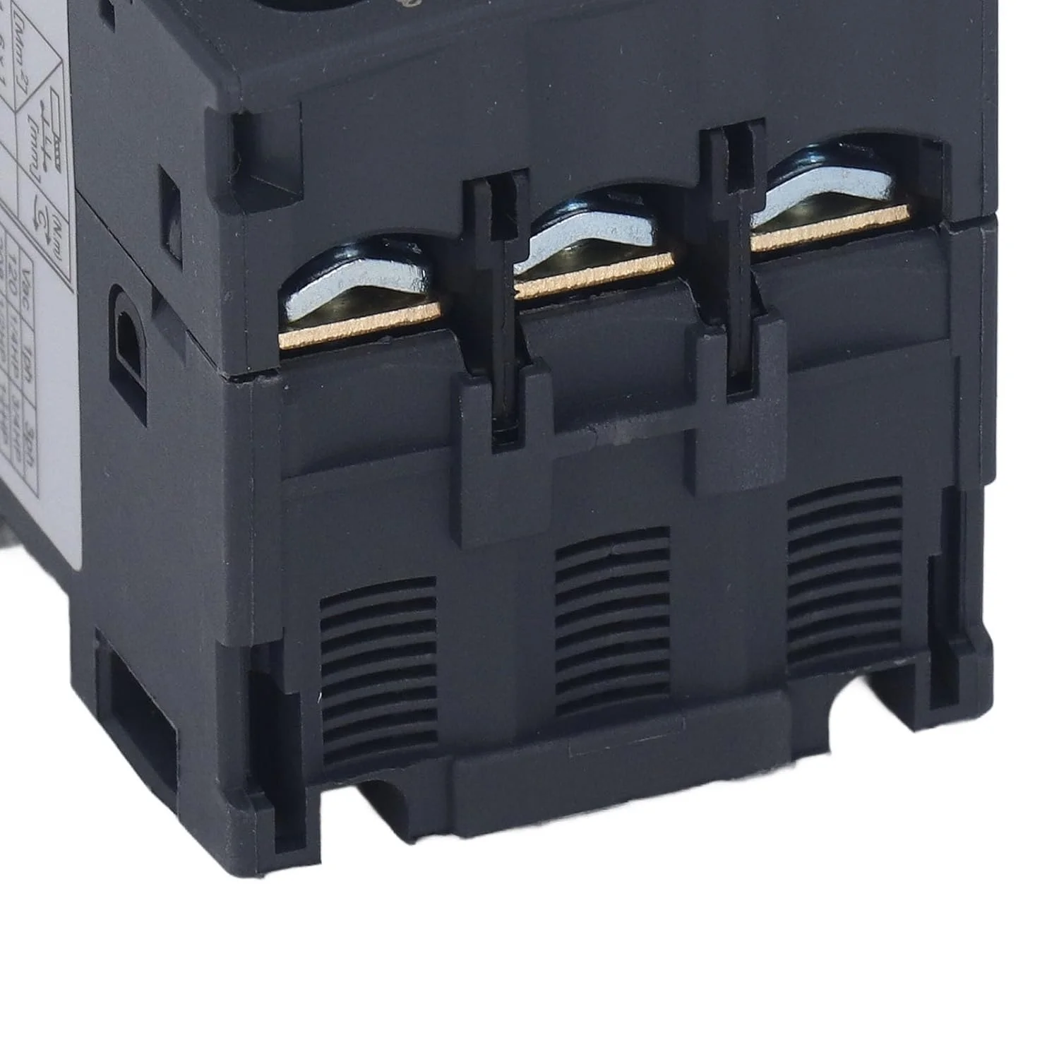 کلید محافظ موتور نصب ریلی 35 میلی متری نوع حرارتی مغناطیسی سوئیچ موتور AC 690V (GV2-ME07 1.6-2.5A) کلید محافظ موتور نصب ریلی 35 میلی متری نوع حرارتی مغناطیسی سوئیچ موتور AC 690V (GV2-ME07 1.6-2.5A)