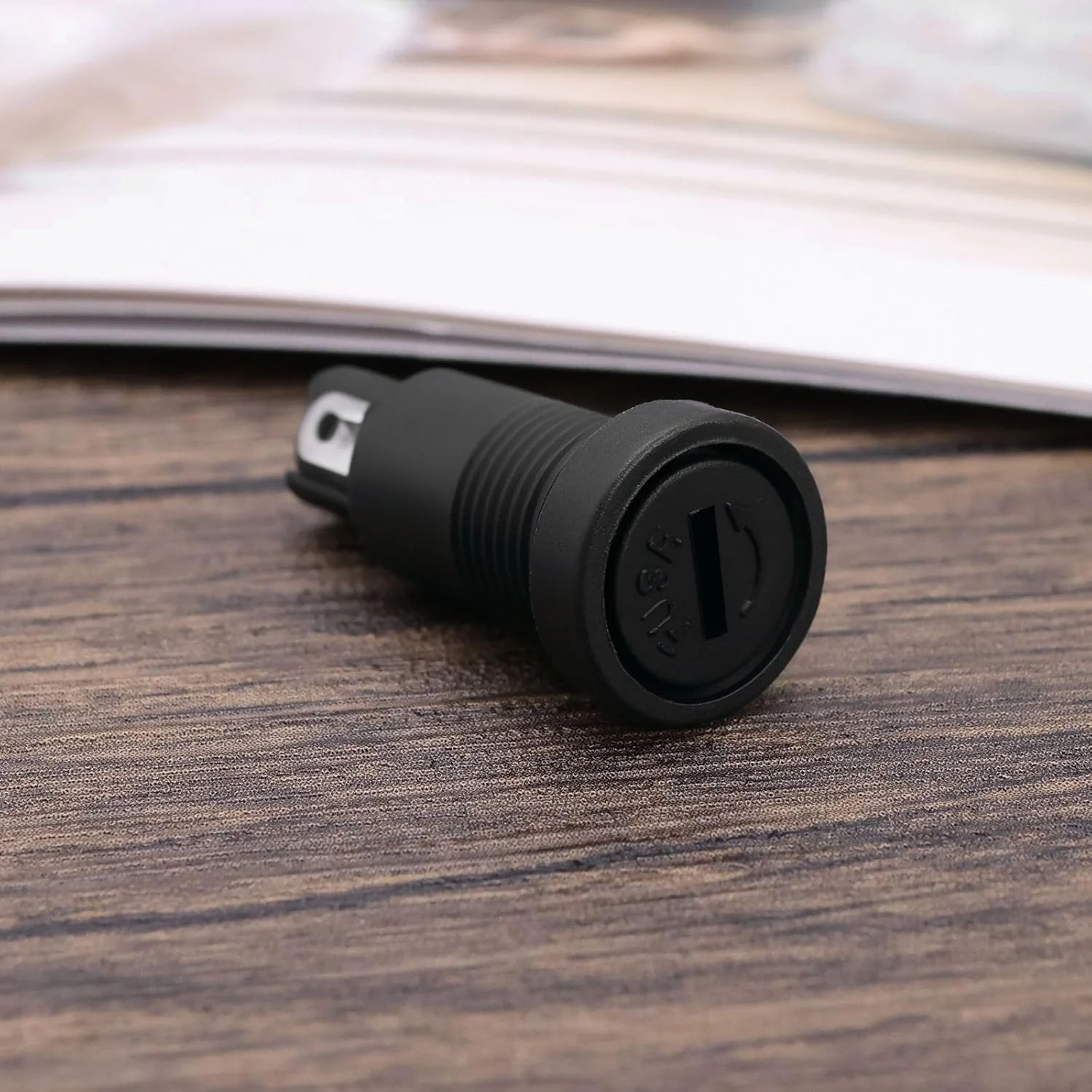 ای‌مگ‌تک 10 عدد هولدر فیوز پنلی 5x20mm، هولدر فیوز پیچی، لوله فیوز 10 آمپر 250 ولت، سوراخ نصب 12 میلی‌متر برای نصب پنل، تجهیزات الکتریکی، موتورسیکلت