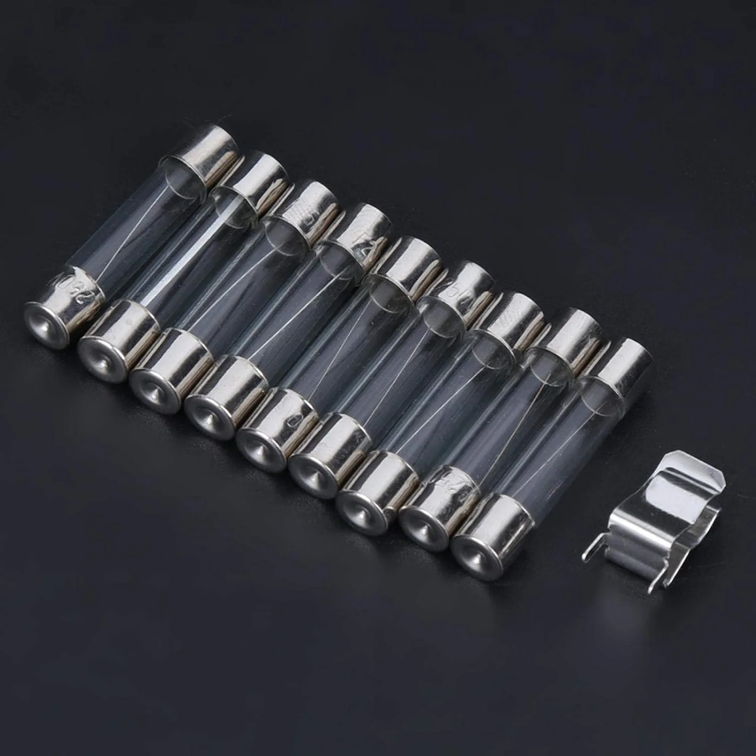 کیت فیوز شیشه ای 82 عددی، فیوز لوله ای 6x30mm با عملکرد سریع، مناسب خودرو، با ولتاژ 250 ولت و آمپراژ 0.5 تا 30 آمپر به همراه جعبه نگهدارنده فیوز