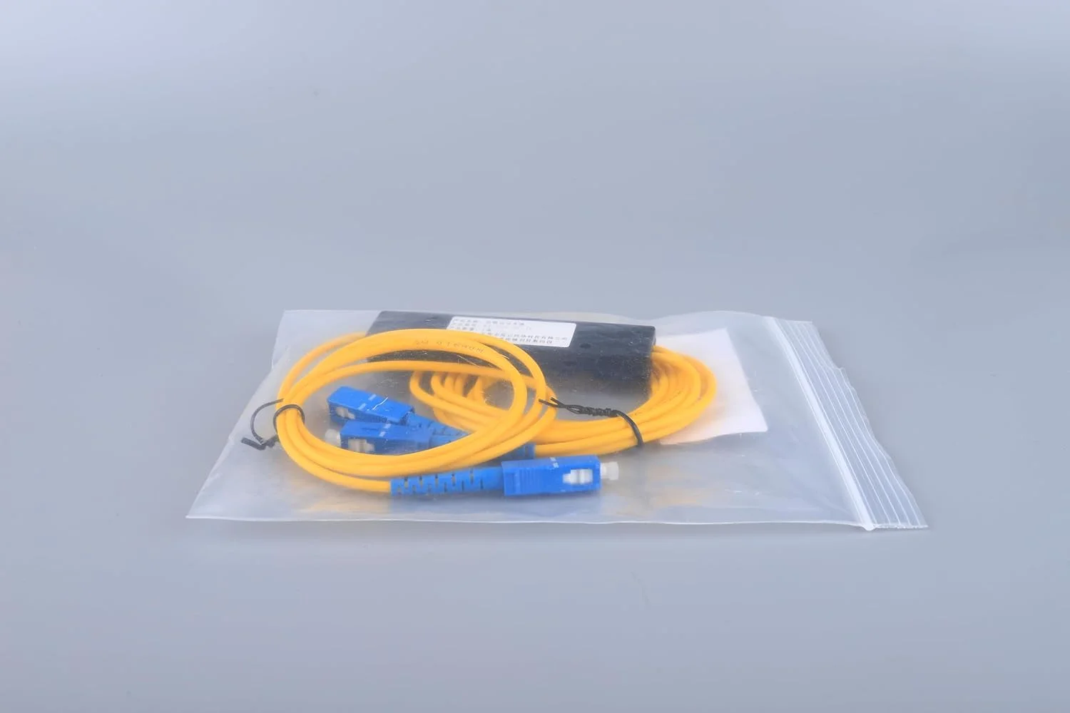 اسپلیتر PLC فیبر نوری FTTH کلوشی 1:2 با پیگتیل SC، دستگاه انشعاب نوری اسپلیتر PLC فیبر نوری FTTH کلوشی 1:2 با پیگتیل SC، دستگاه انشعاب نوری