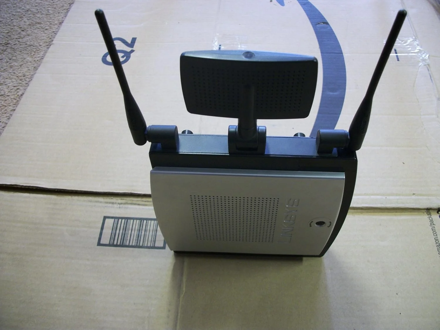 روتر گیگابیتی بی‌سیم N لینکسیس WRT350N با قابلیت اتصال حافظه
