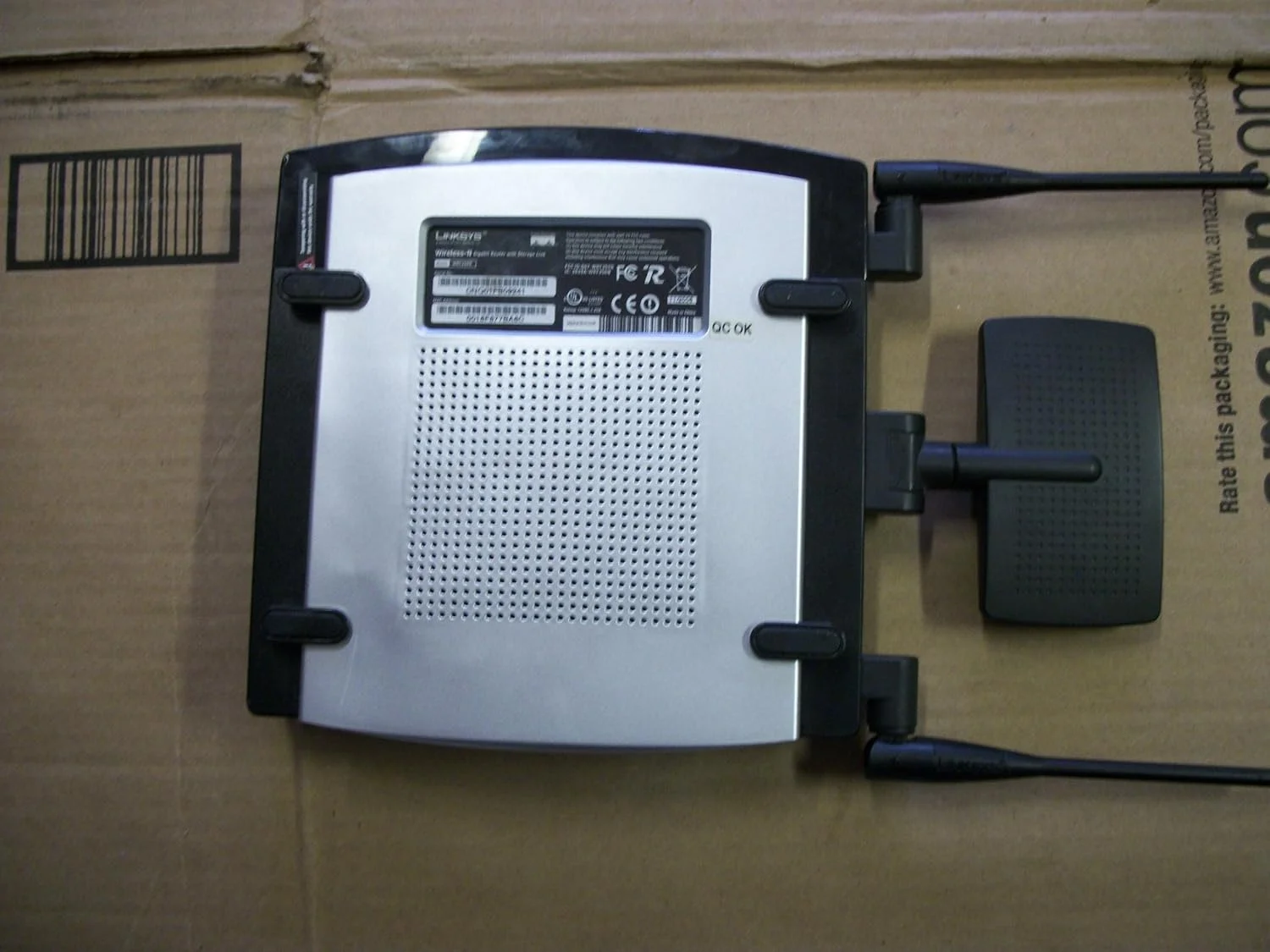 روتر گیگابیتی بی‌سیم N لینکسیس WRT350N با قابلیت اتصال حافظه