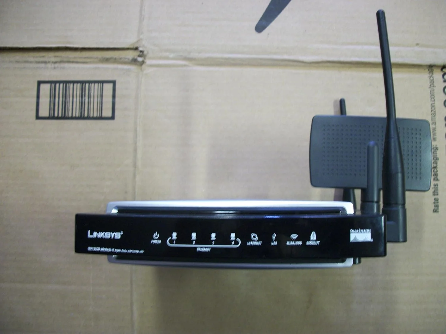 روتر گیگابیتی بی‌سیم N لینکسیس WRT350N با قابلیت اتصال حافظه