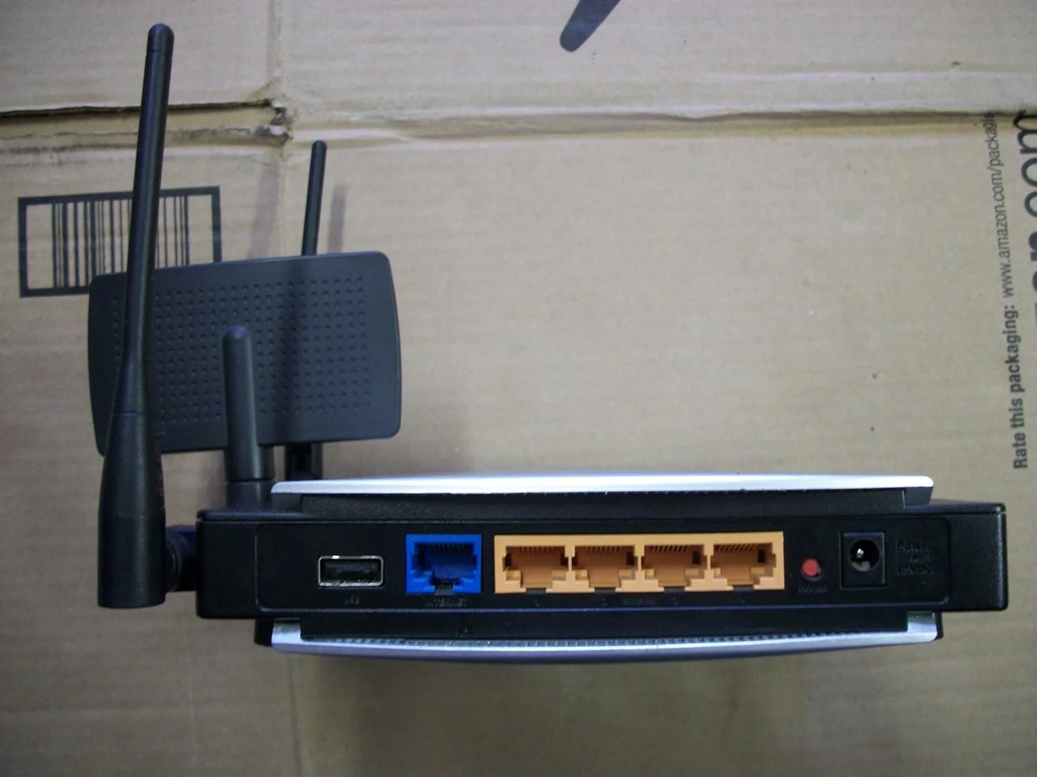 روتر گیگابیتی بی‌سیم N لینکسیس WRT350N با قابلیت اتصال حافظه
