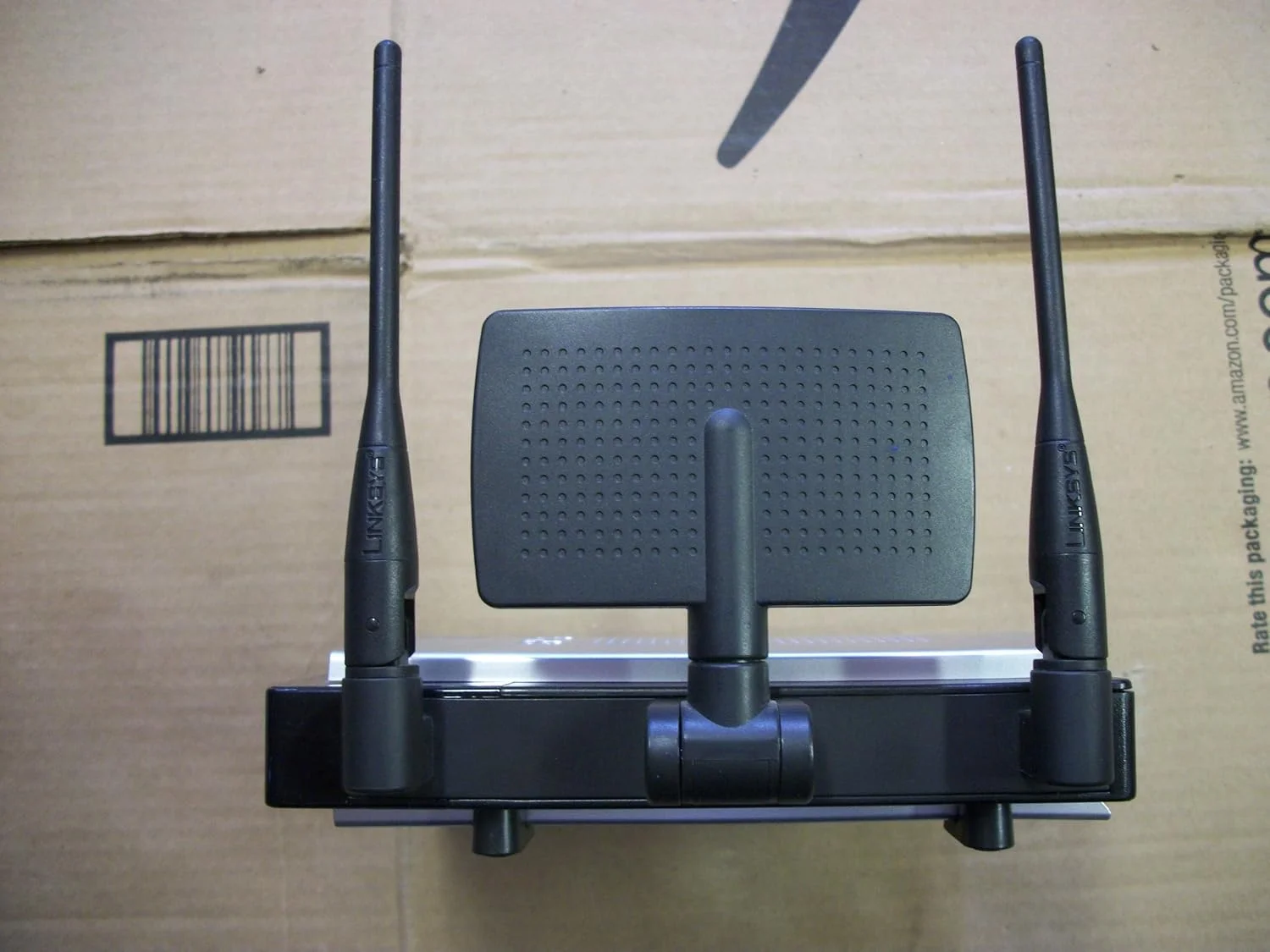 روتر گیگابیتی بی‌سیم N لینکسیس WRT350N با قابلیت اتصال حافظه