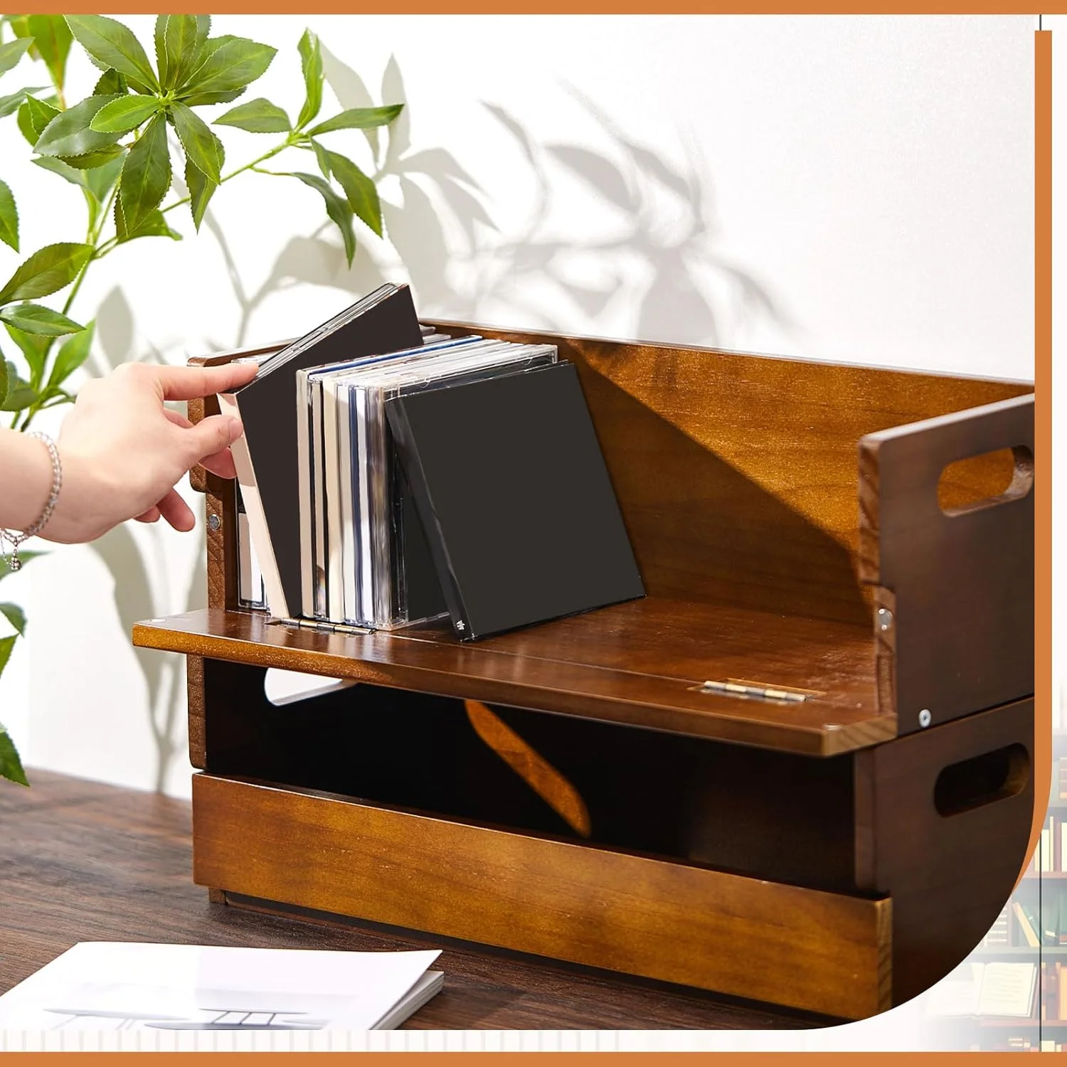 CroBlissful 1 ست جعبه ذخیره سازی CD چوبی، قفسه نگهدارنده نوار کاست با دستگیره حمل، قفسه سازمان دهنده برای جعبه فیلم، DVD، هر ست می تواند تا 36 عدد CD را ذخیره کند (قهوه ای)