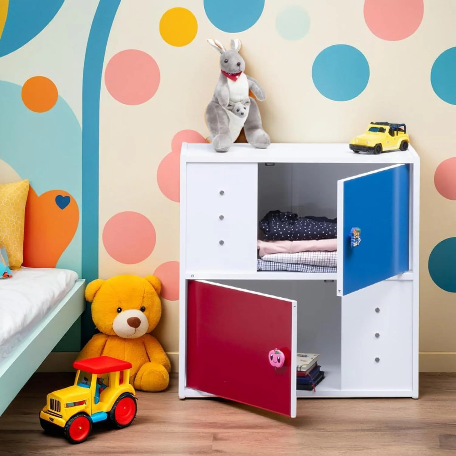 کابینت دو طبقه چند رنگ کودکانه WT-EASYCARE با در - قفسه ذخیره سازی چوبی مهندسی شده بادوام برای اتاق بازی و اتاق خواب - ایده آل برای نگهداری اسباب بازی ها، کتاب ها، صنایع دستی و لوازم ضروری کودک