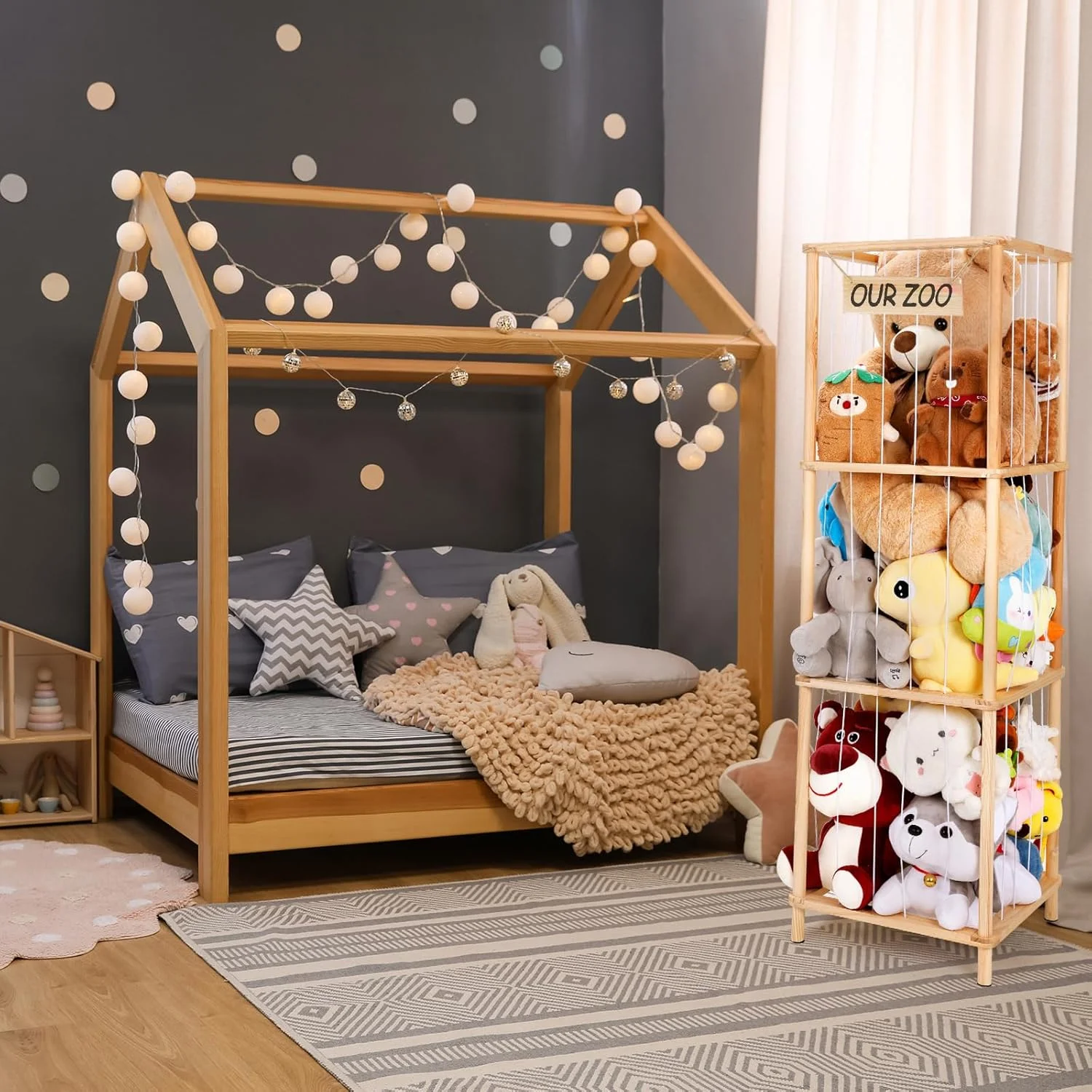 نگهدارنده بزرگ چوبی حیوانات عروسکی ACEPRUT به طول 52.3 اینچ، قفسه گوشه ای باغ وحش حیوانات عروسکی برای اتاق کودک، اتاق بازی و اتاق خواب، ظرفیت 50 عروسک