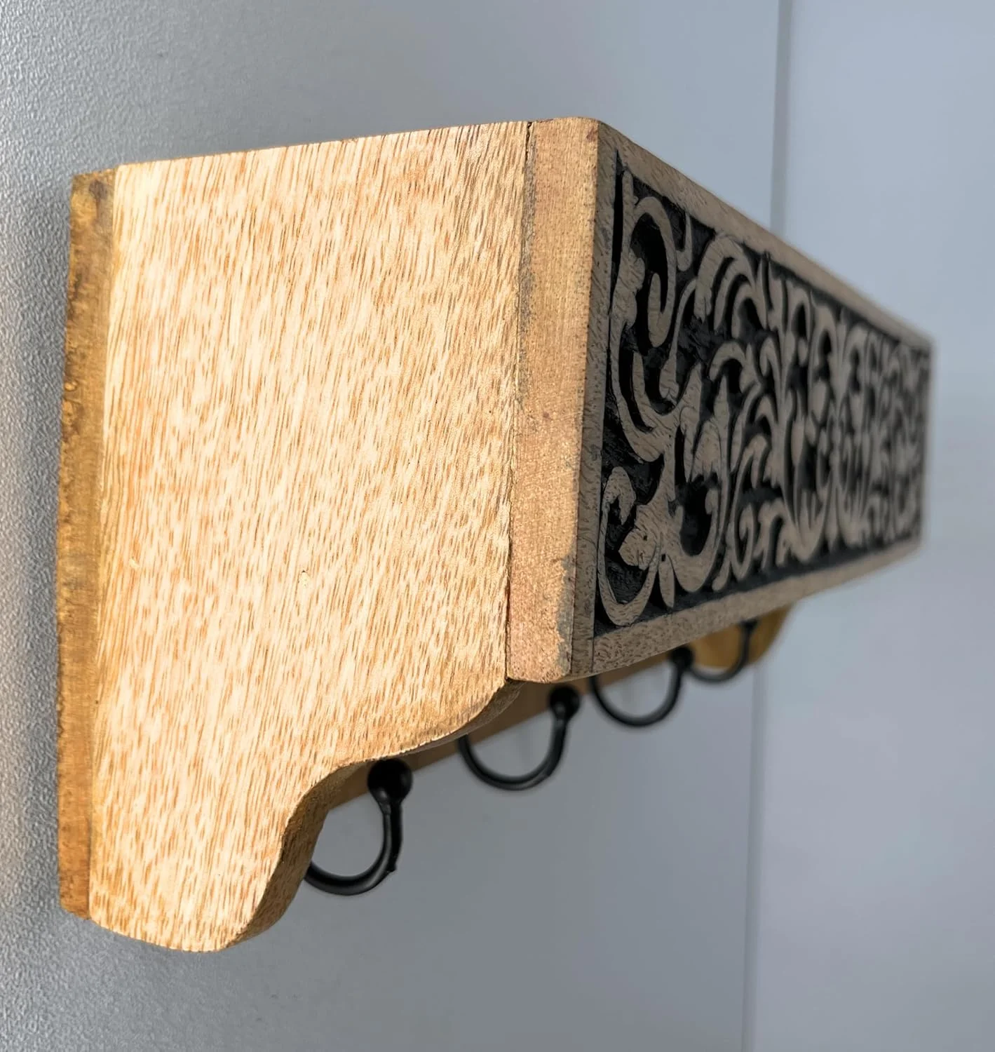 جا کلیدی دیواری چوبی Souq DESIGNS با 4 قلاب - چوب طبیعی با حکاکی مشکی، آویز کلید تزئینی برای دیوار، سازمان دهنده کلید ورودی، قفسه آشپزخانه، خانه و محل کار با قفسه جا کلیدی دیواری چوبی Souq DESIGNS با 4 قلاب - چوب طبیعی با حکاکی مشکی، آویز کلید تزئینی برای دیوار، سازمان دهنده کلید ورودی، قفسه آشپزخانه، خانه و محل کار با قفسه