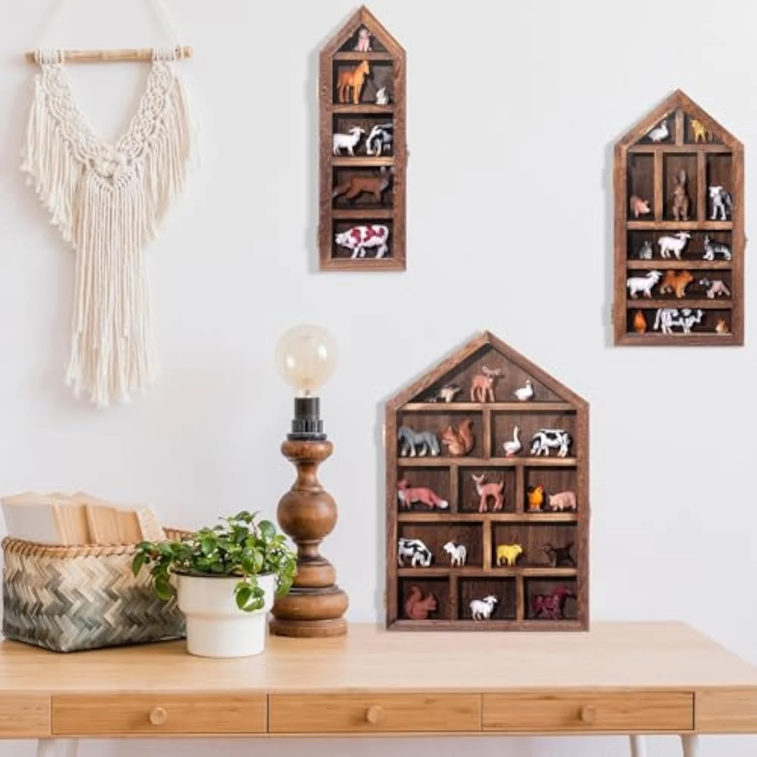 شلف دیواری چوبی طرح خانه THE WHITE SHOP، جعبه سایه دار، قفسه آویز، سازمان دهنده، ویترین کلکسیونی، ویترین چوبی، قفسه نمایش مینیاتوری برای فیگورها (بزرگ) شلف دیواری چوبی طرح خانه THE WHITE SHOP، جعبه سایه دار، قفسه آویز، سازمان دهنده، ویترین کلکسیونی، ویترین چوبی، قفسه نمایش مینیاتوری برای فیگورها (بزرگ)