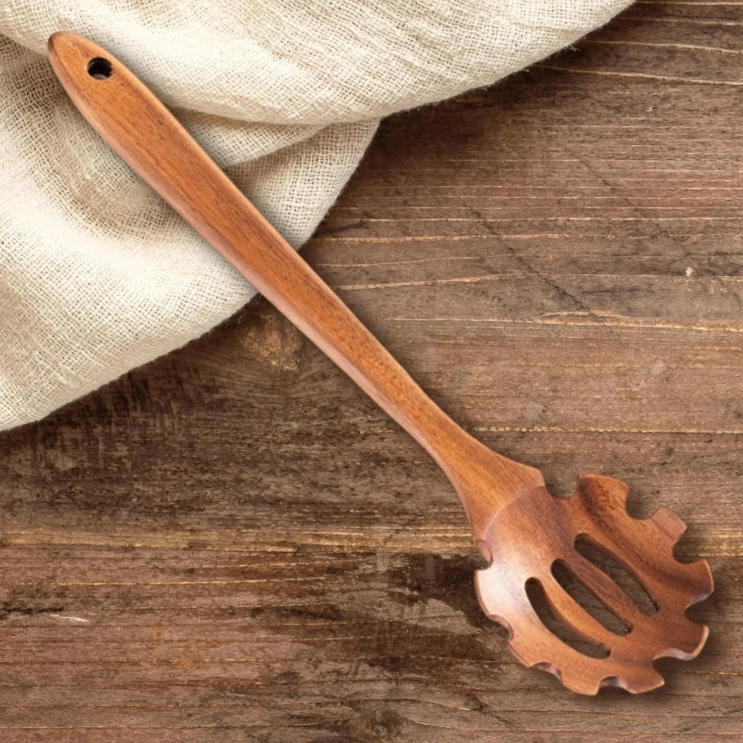 قاشق پاستا دندانه دار، قاشق چوبی برای پخت و پز، قاشق اسپاگتی چوبی از چوب اقاقیا، چنگال پاستا، اسکوپ نودل، سرو کننده اسپاگتی چوبی با دندانه های پرداخت شده قاشق پاستا دندانه دار، قاشق چوبی برای پخت و پز، قاشق اسپاگتی چوبی از چوب اقاقیا، چنگال پاستا، اسکوپ نودل، سرو کننده اسپاگتی چوبی با دندانه های پرداخت شده