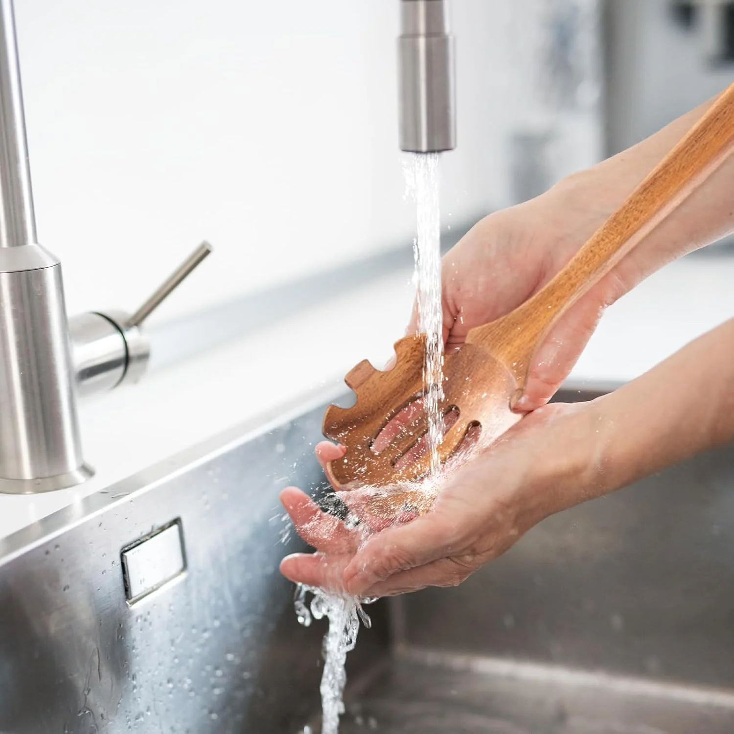 قاشق پاستا دندانه دار، قاشق چوبی برای پخت و پز، قاشق اسپاگتی چوبی از چوب اقاقیا، چنگال پاستا، اسکوپ نودل، سرو کننده اسپاگتی چوبی با دندانه های پرداخت شده قاشق پاستا دندانه دار، قاشق چوبی برای پخت و پز، قاشق اسپاگتی چوبی از چوب اقاقیا، چنگال پاستا، اسکوپ نودل، سرو کننده اسپاگتی چوبی با دندانه های پرداخت شده